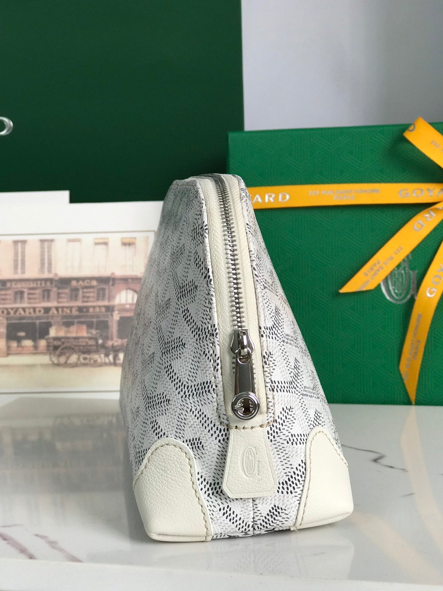 VENDÃ”ME COSMETIC POUCH 17 IN WHITE GOYARDINE CANVAS AND CALFSKIN TRIM