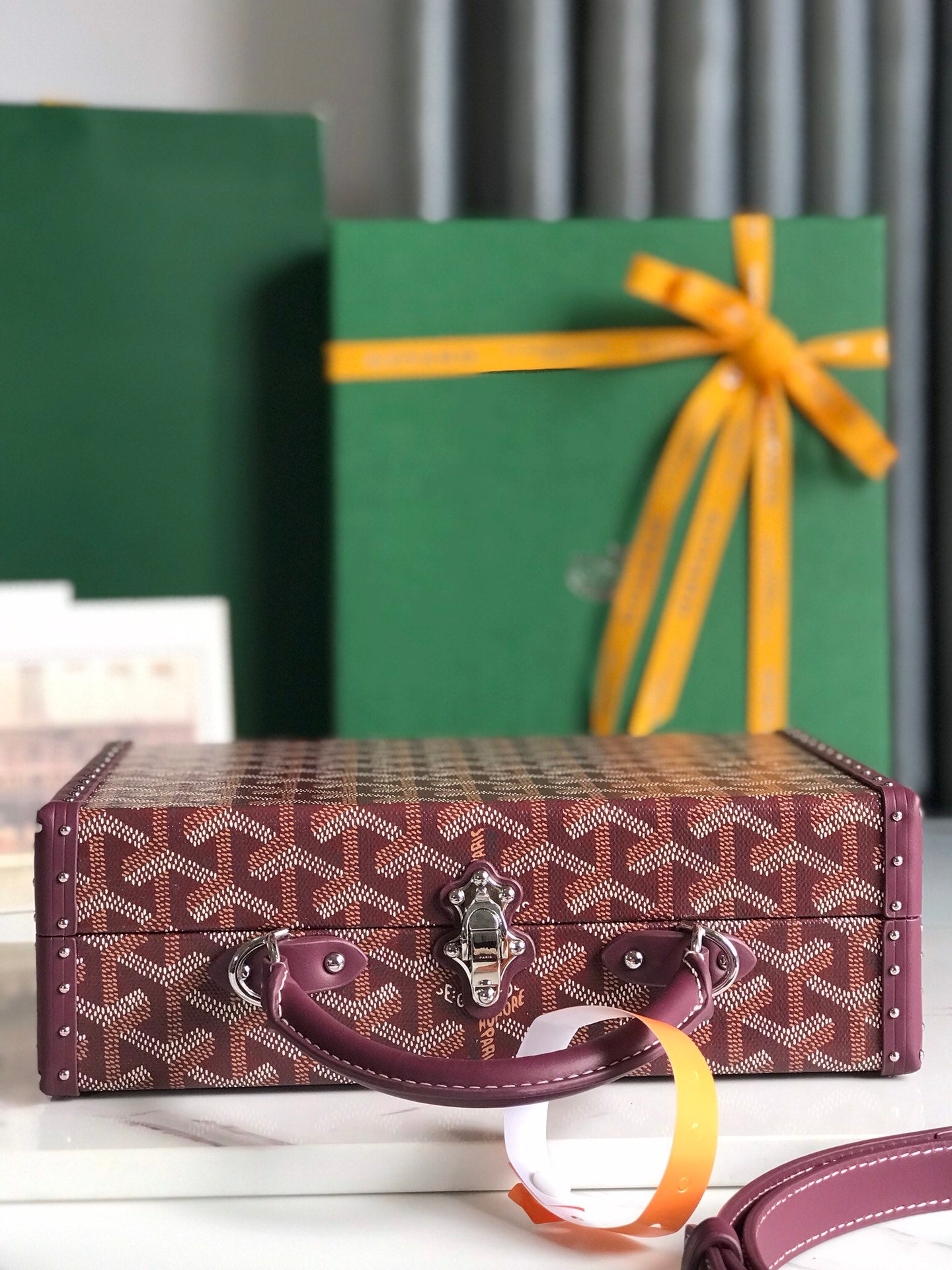 GRAND HÃ”TEL TRUNK BAG 24 IN BURGUNDY RED GOYARDINE CANVAS AND CALFSKIN