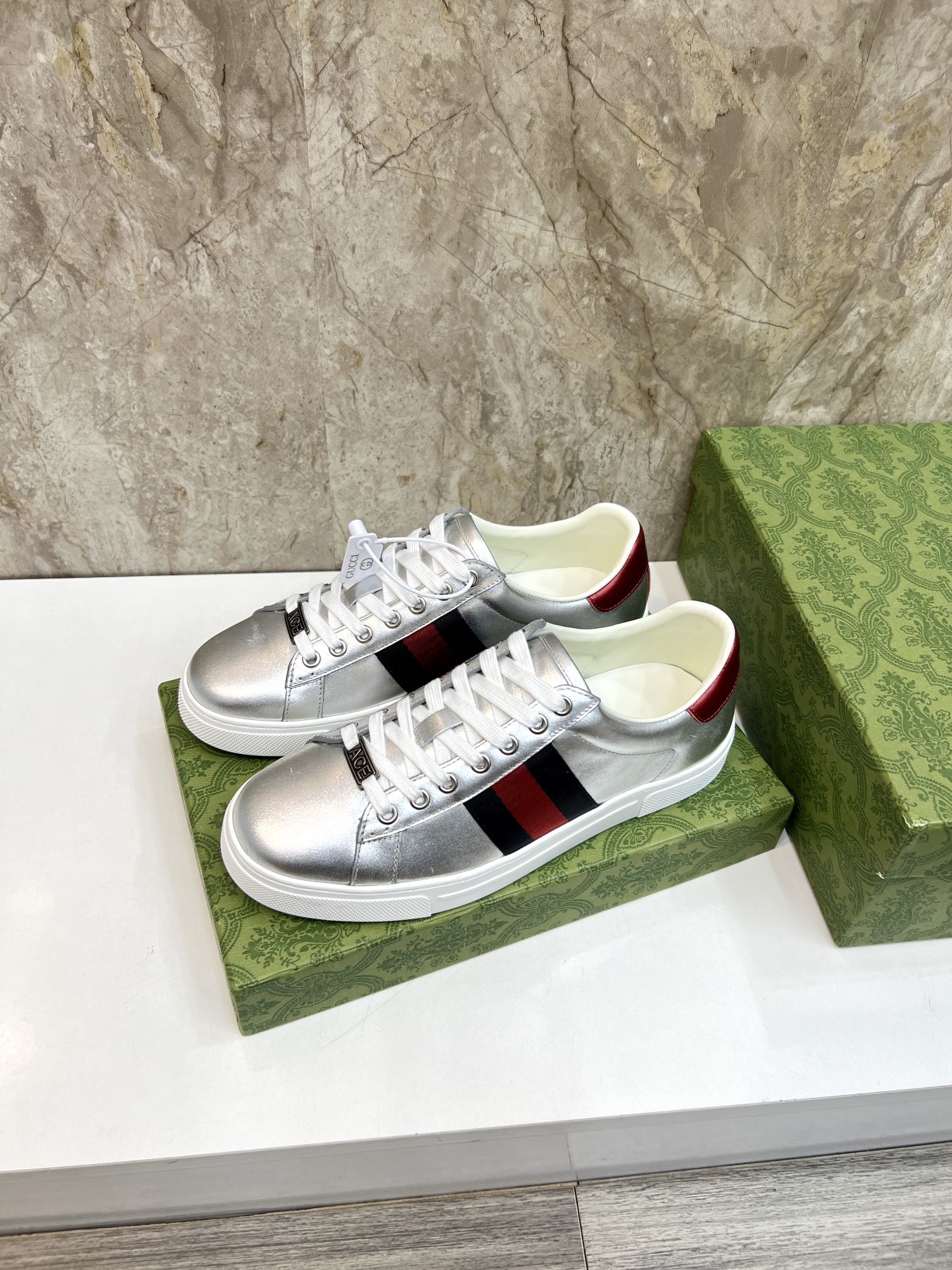 GG Men's ACE Sneaker Silver Calfskin 525953