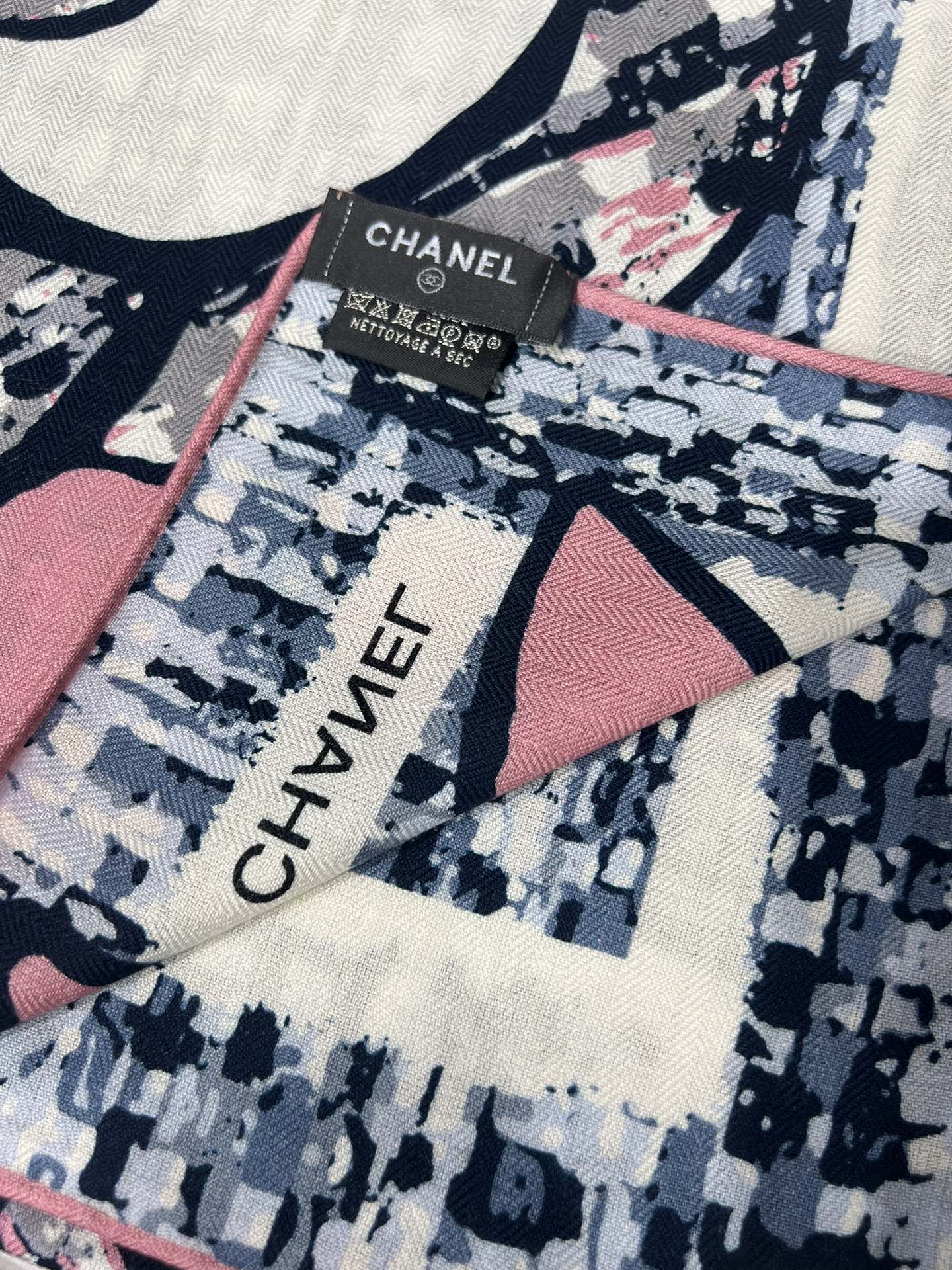 CC Square Scarf 110 CM In Colorful Cashmere Silk  413605