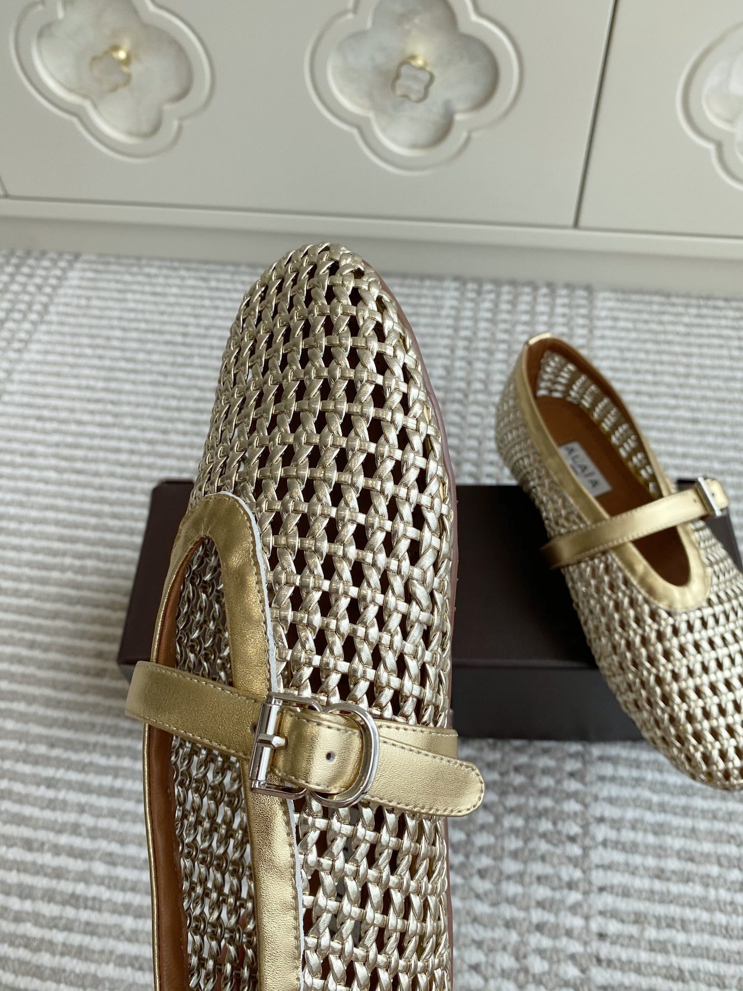 Alaia Women's Ballet Flat Gold Lambskin 291053