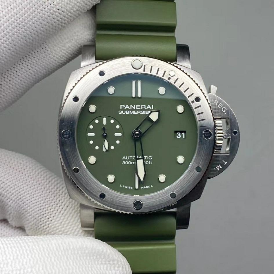 LUMINOR SUBMERSIBLE 42MM GREEN DIAL RUBBER STRAP