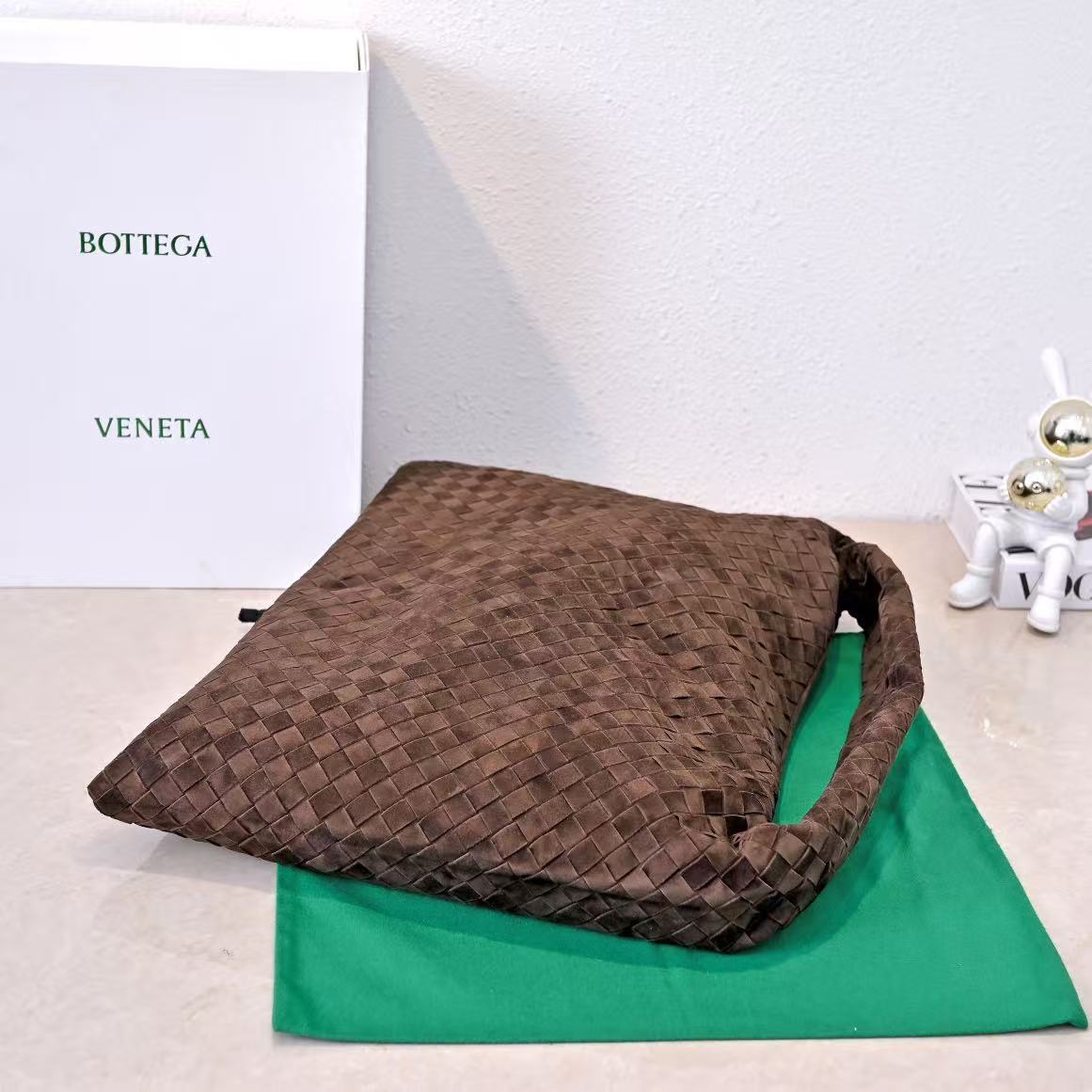 Bottega Veneta 2026 Large Hop Bag 54cm Dark Brown Suede