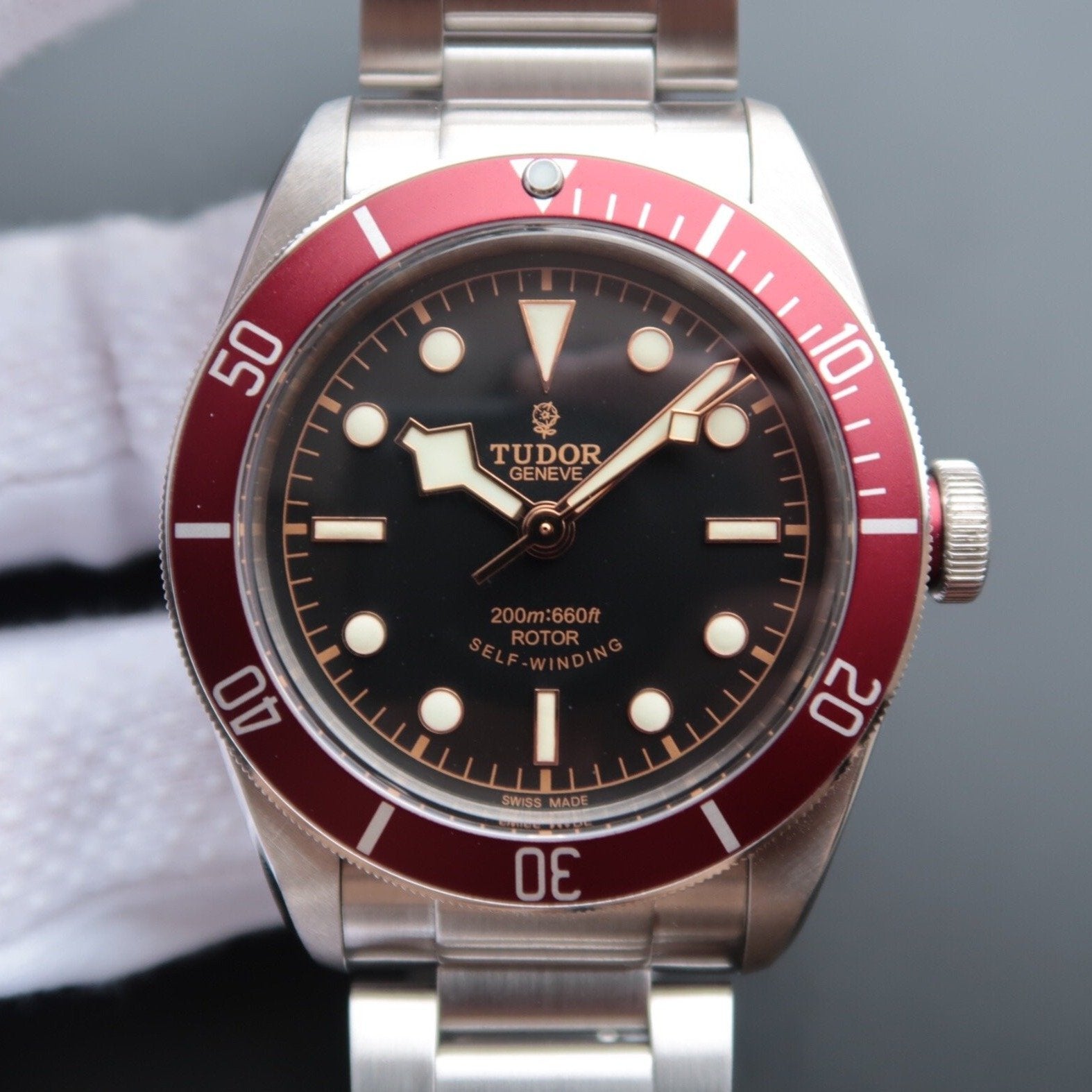 HERITAGE BLACK BAY 41MM RED BEZEL