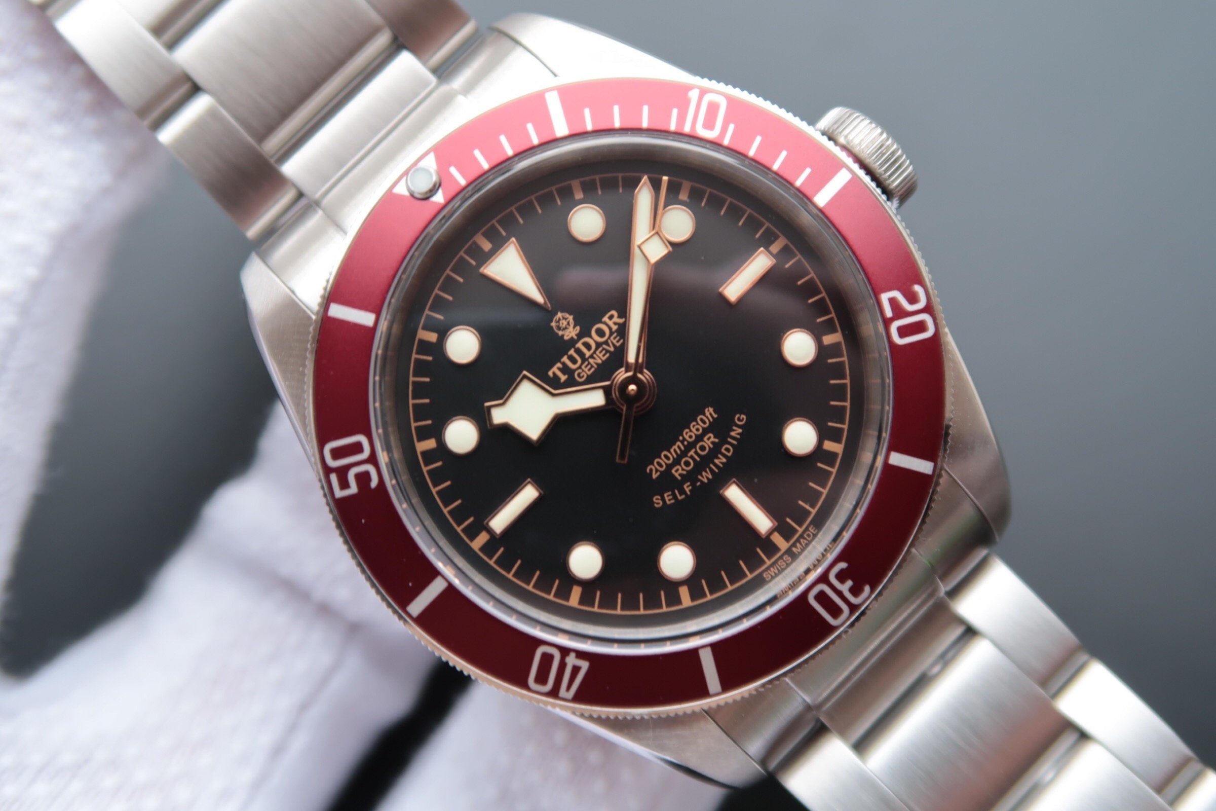 HERITAGE BLACK BAY 41MM RED BEZEL