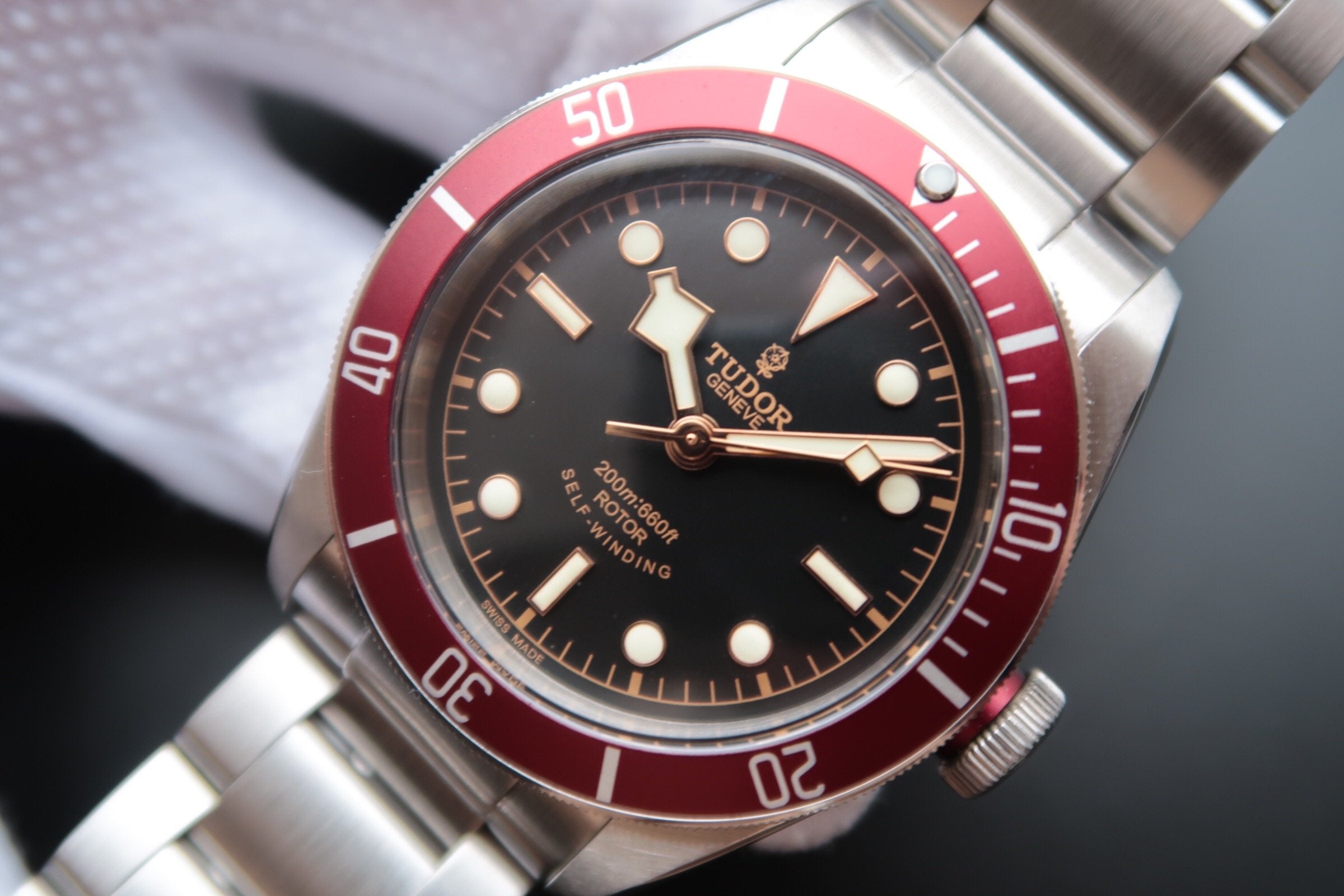 HERITAGE BLACK BAY 41MM RED BEZEL