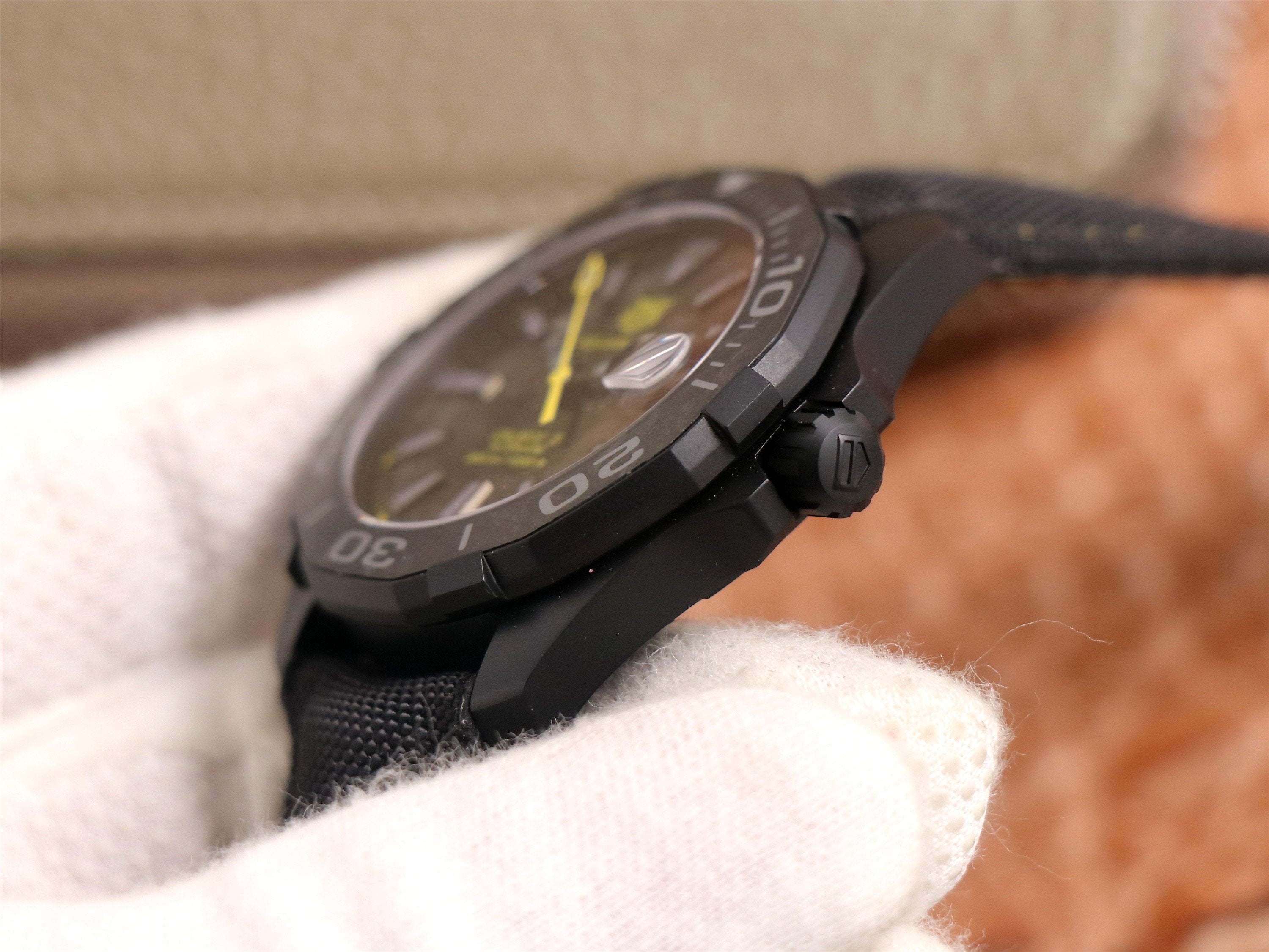 AQUARACER 41MM CARBON YELLOW GREY DIAL