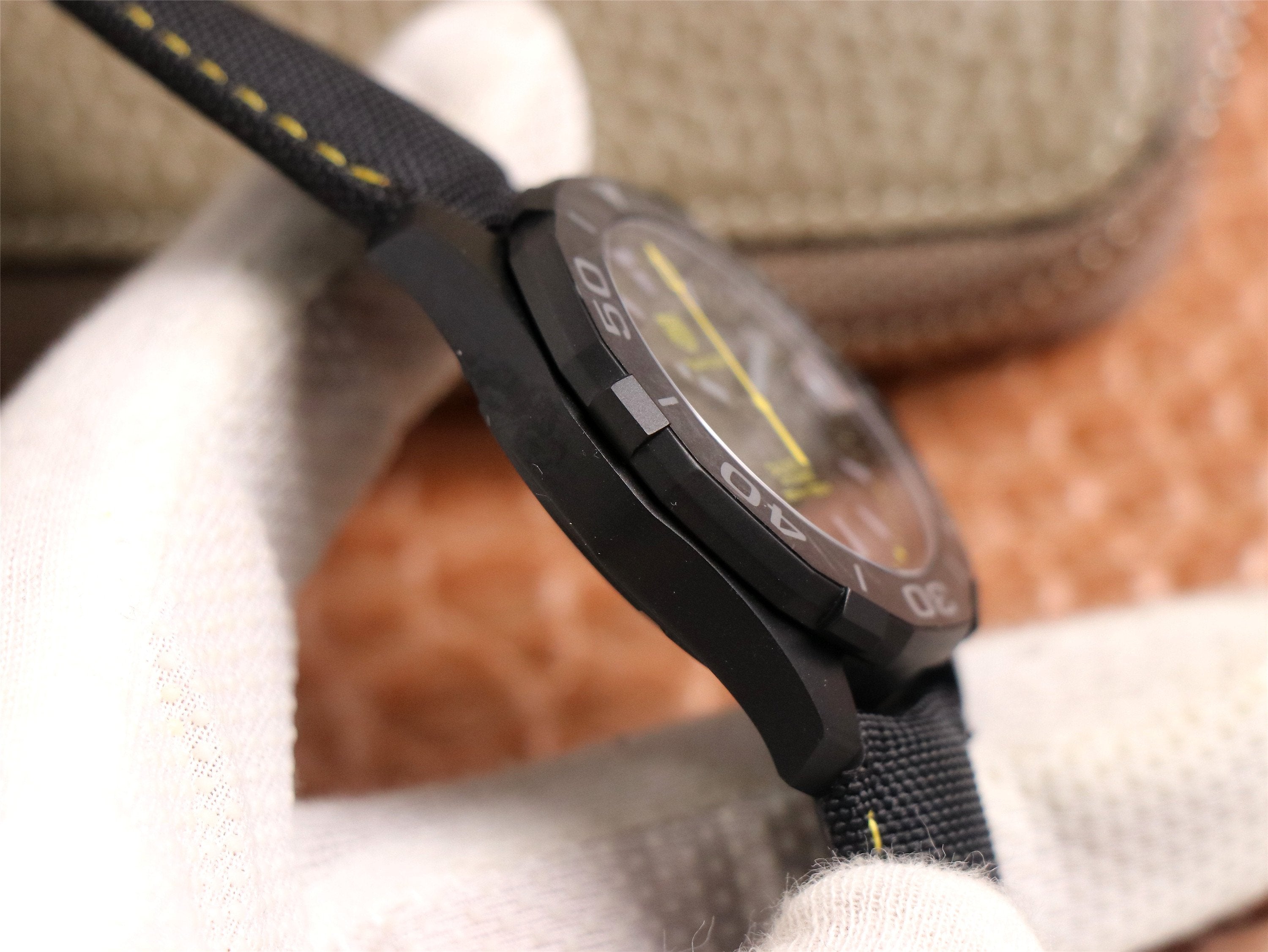 AQUARACER 41MM CARBON YELLOW GREY DIAL