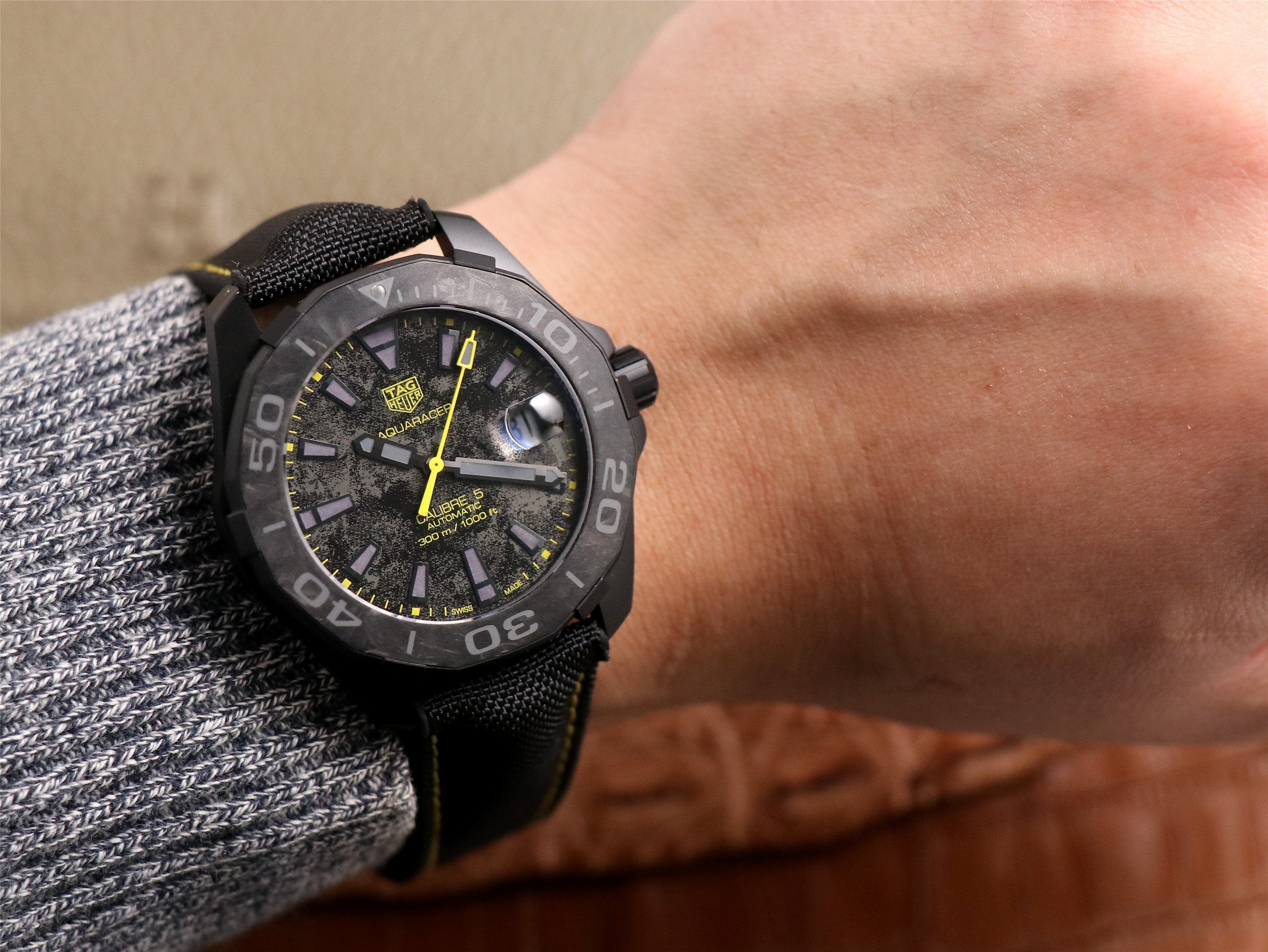 AQUARACER 41MM CARBON YELLOW GREY DIAL