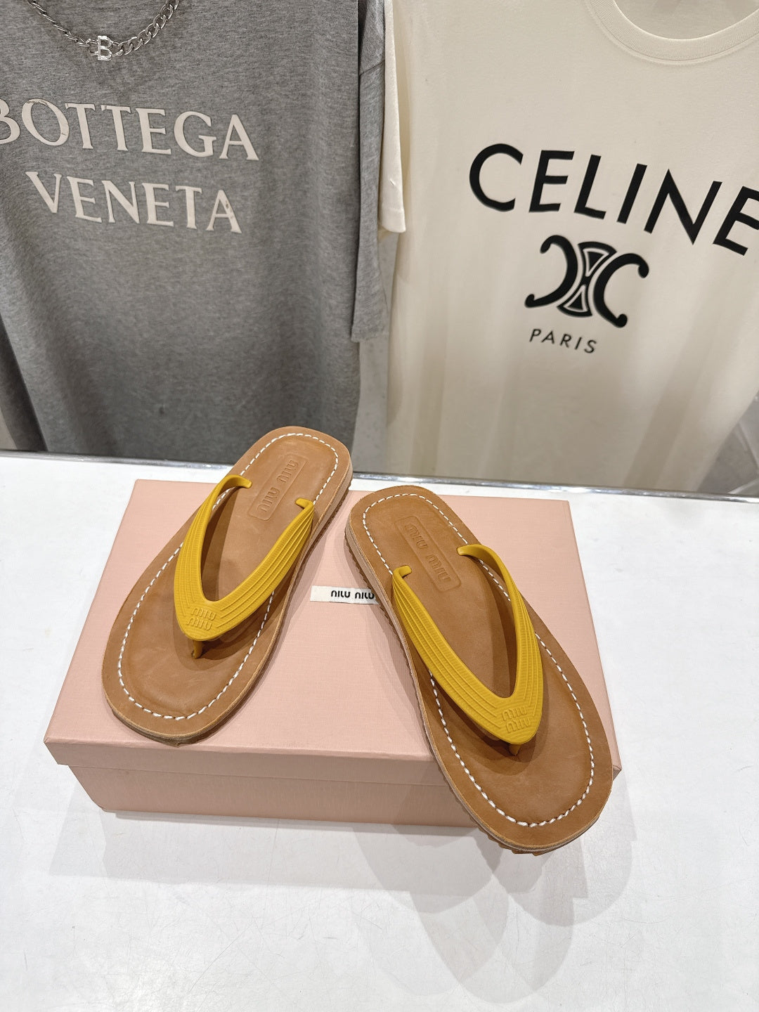 Miumiu 26ss Thong Sandals Suede Cowhide 713100