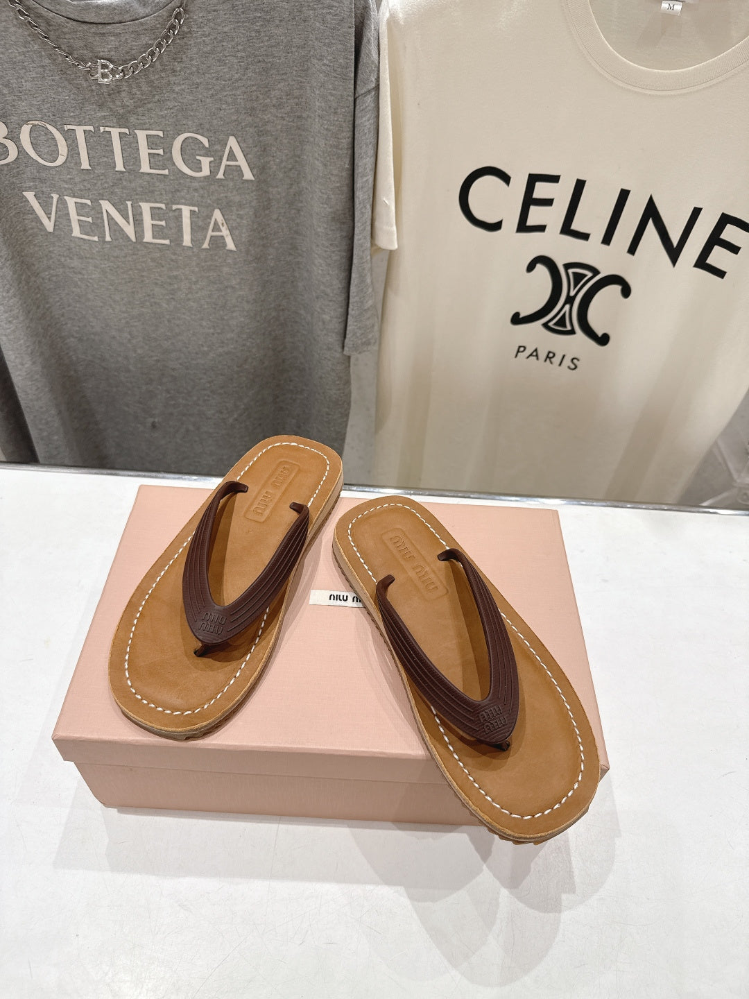 Miumiu 26ss Thong Sandals Suede Cowhide 713100