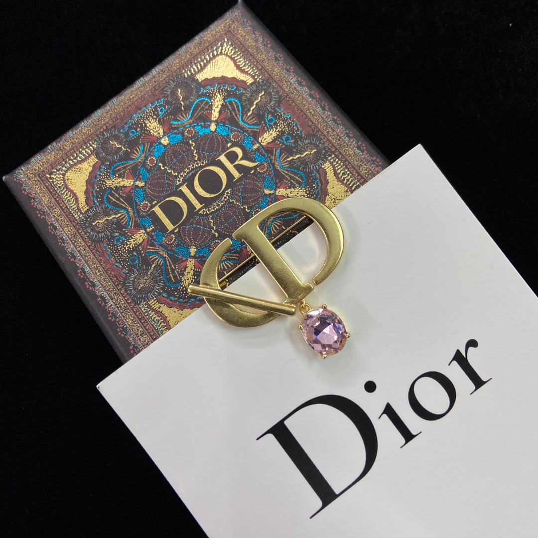 CD Brooch 177568