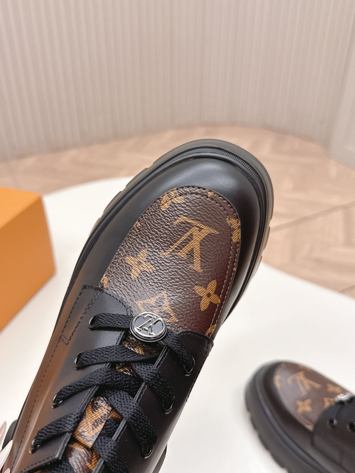 LV 2026 Laureate Platform Desert Boot Black Brown Calfskin 595453
