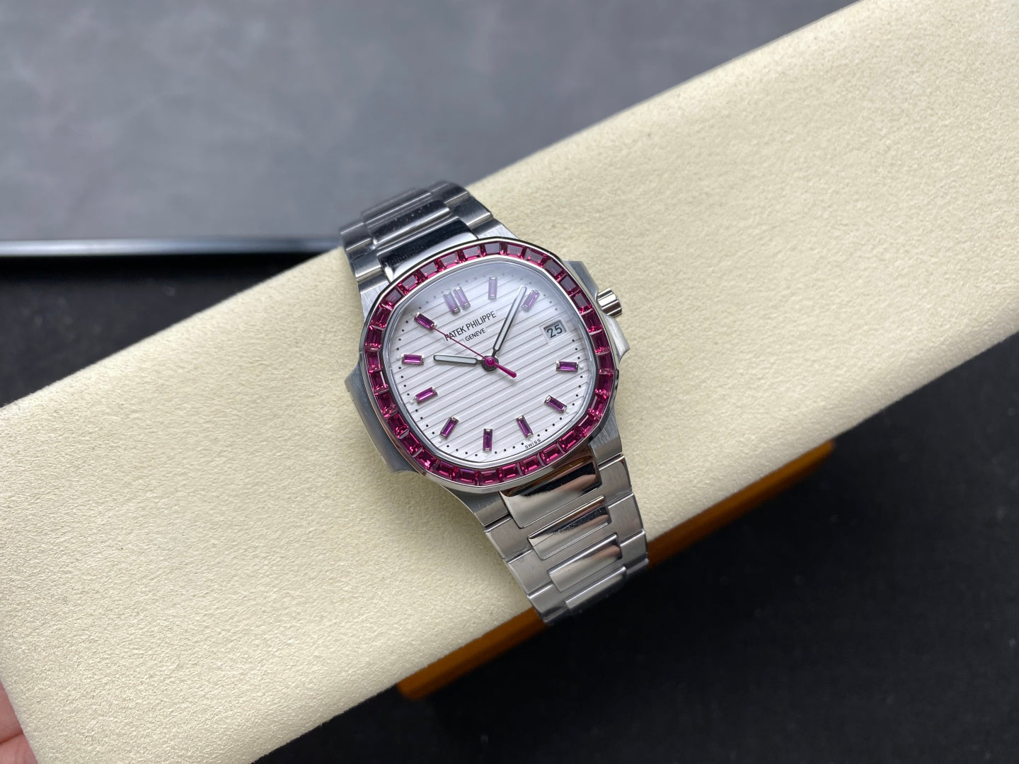 PATEK Nautilus 35.2mm Silver Pink Diamond