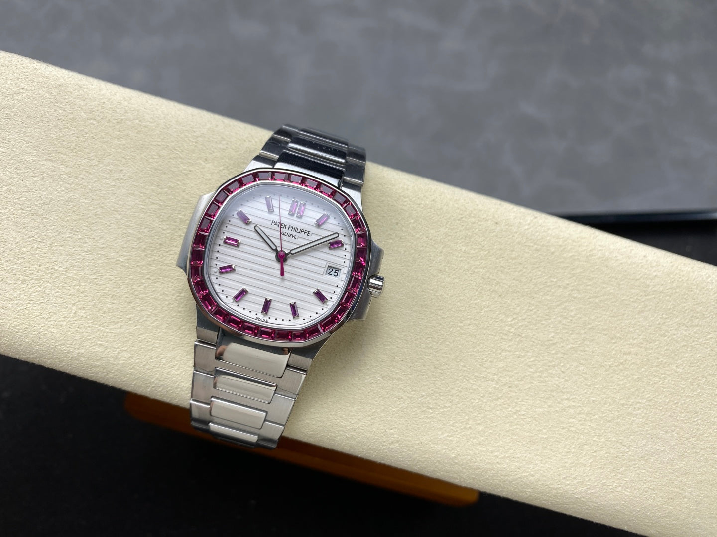 PATEK Nautilus 35.2mm Silver Pink Diamond