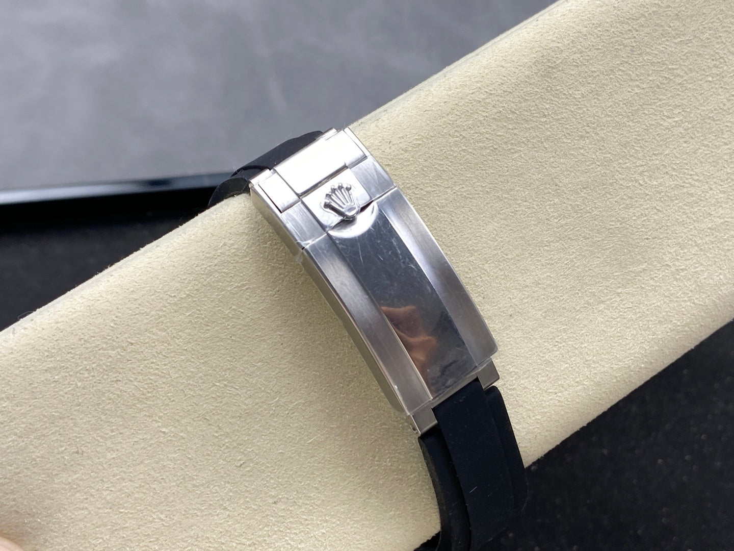 Rolex Yacht-Master 40mm White Gold Case Black Dial Rubber Strap