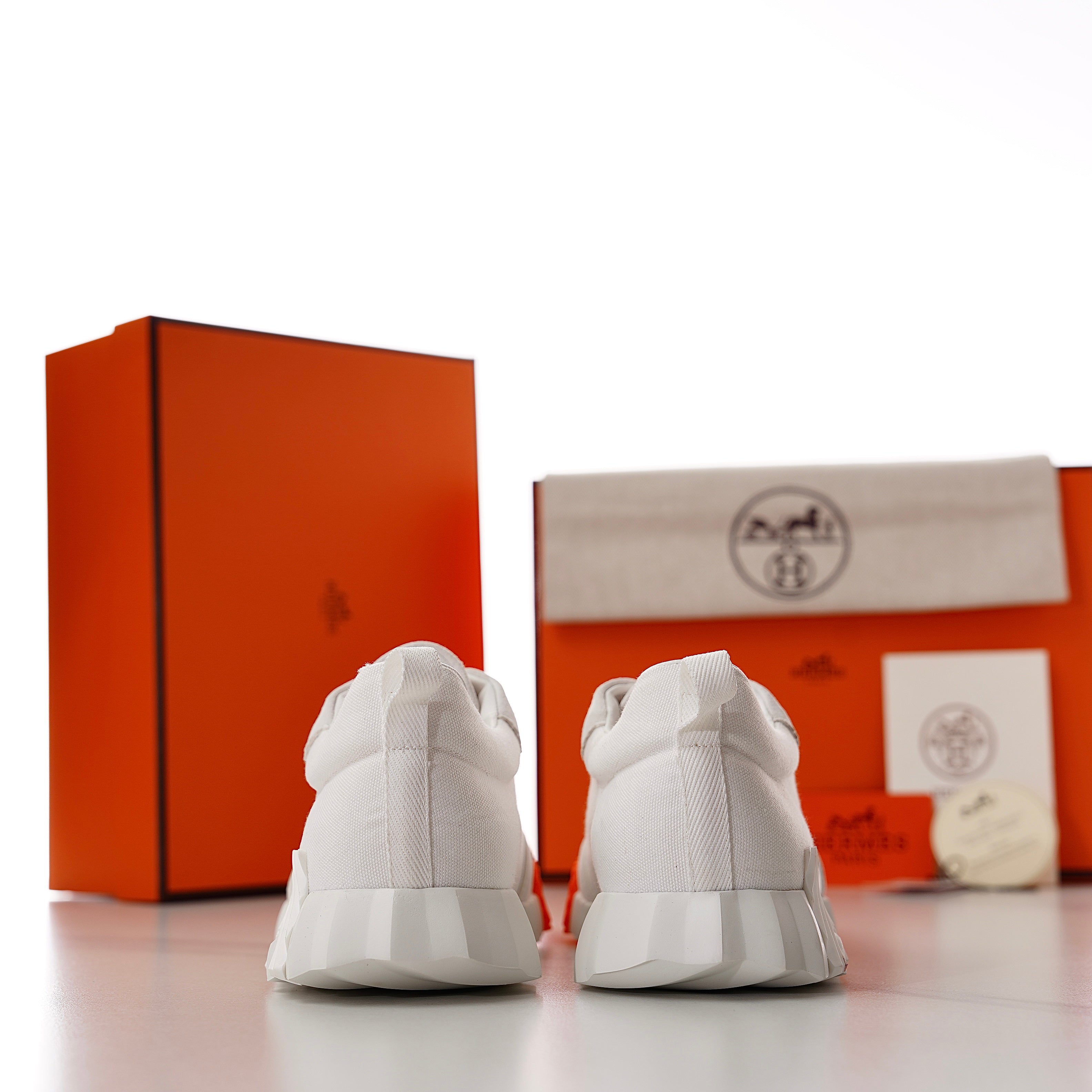 HM Men's Bouncing Sneaker White Fabric Suede 688616