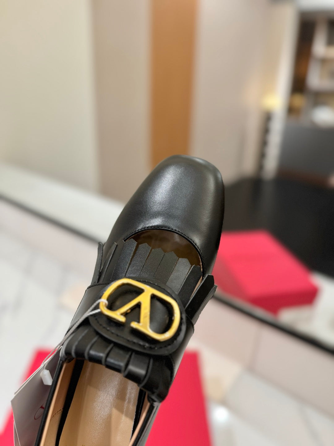 VT 2025 Signature Loafer Black Calf Leather 295075