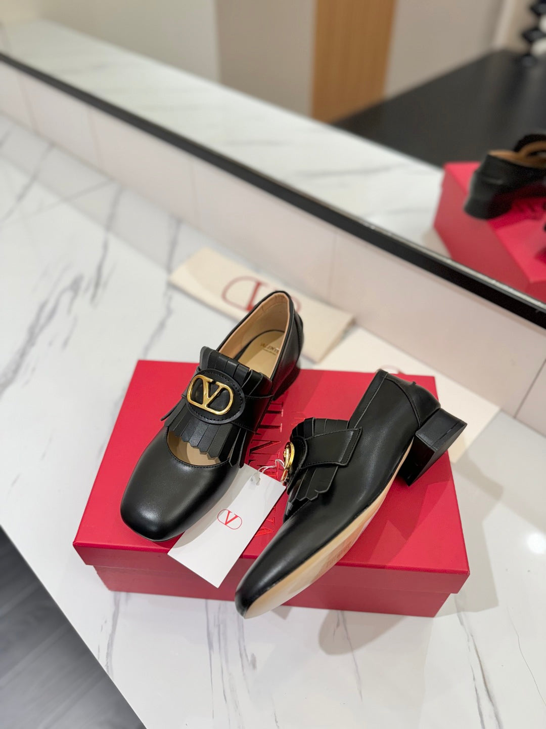 VT 2025 Signature Loafer Black Calf Leather 295075
