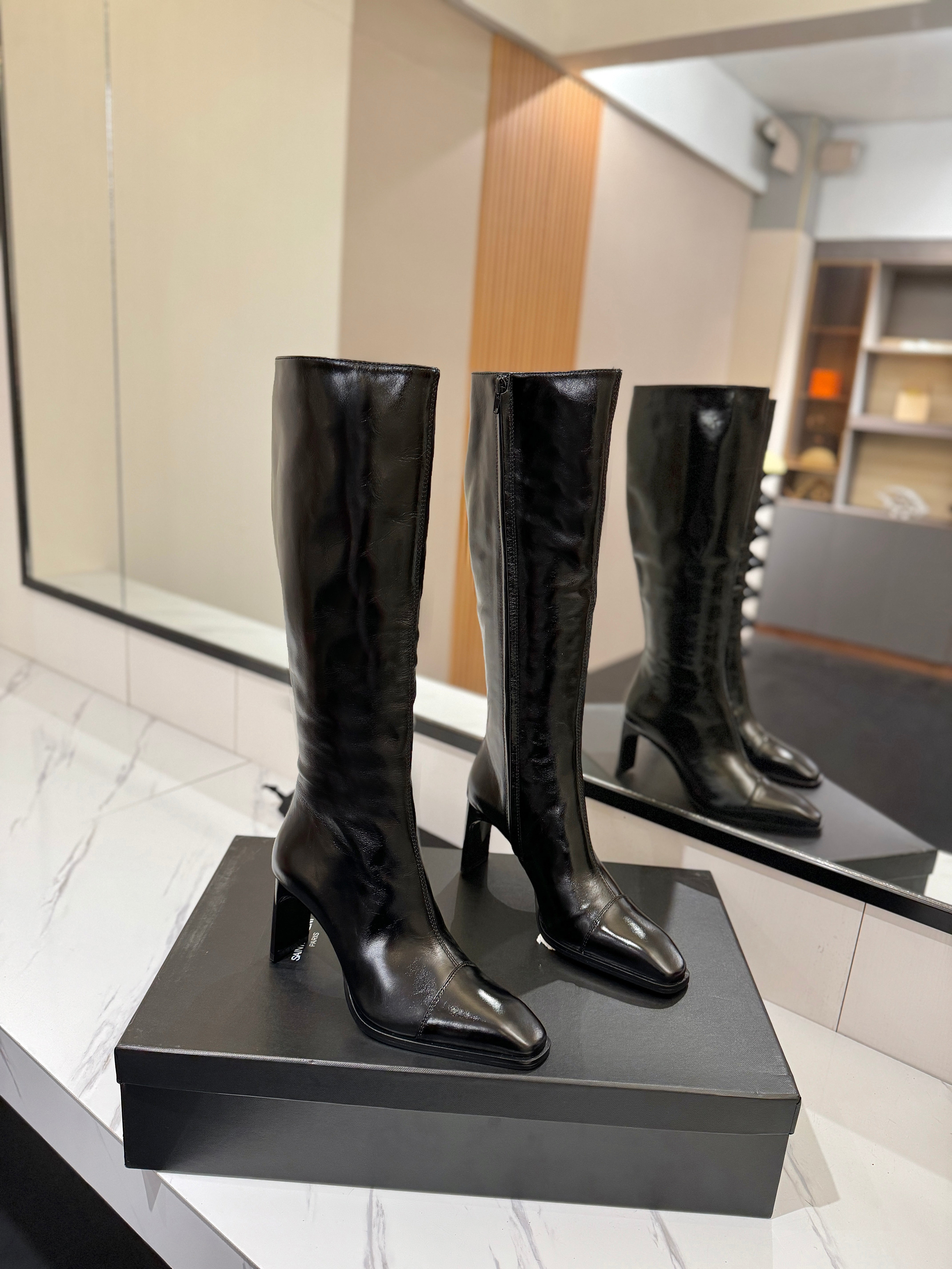 YSL 25 Zipper Sleeve Boot Black Patent Cowhide  520791