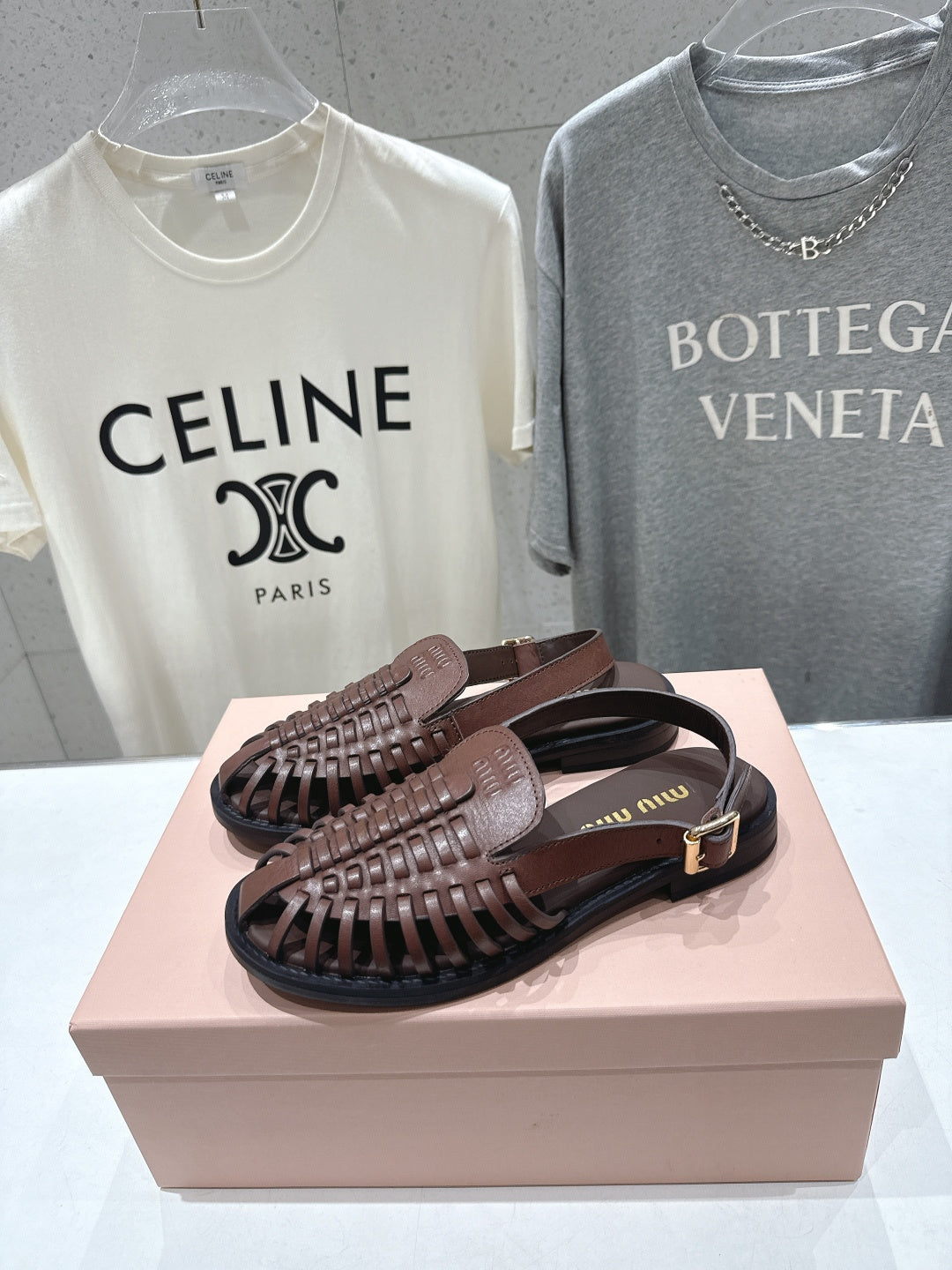 Miumiu 26ss Flat Sandals Brown Woven Cowhide 713122