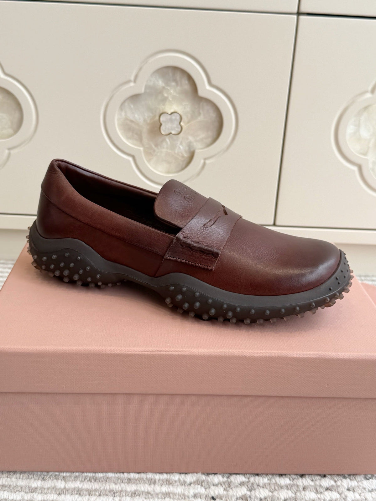 Miumiu 2026 Retro Distressed Loafers Cowhide 955676