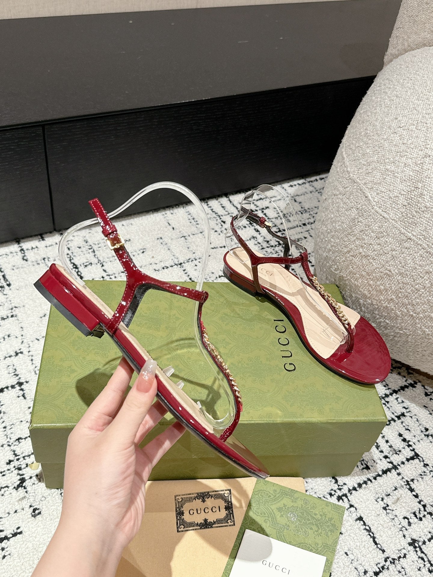 THONG SANDAL IN CRIMSON RED CALFSKIN