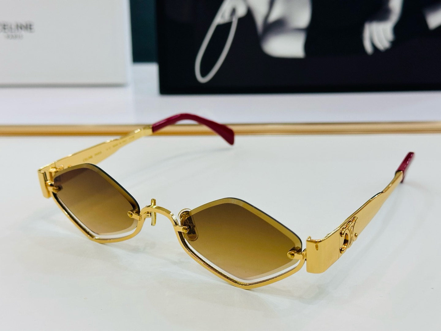 TRIOMPHE SEMI-RIMLESS SUNGLASS CL42117U IN METAL OCTAGON LENSES