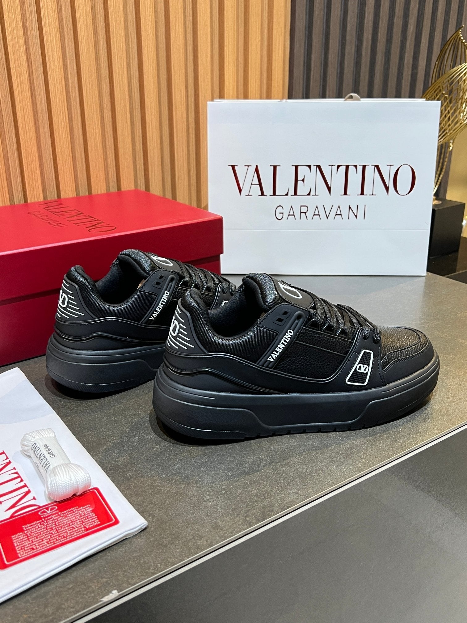 VT 25S Couple Sneakers Black Calfskin 563123