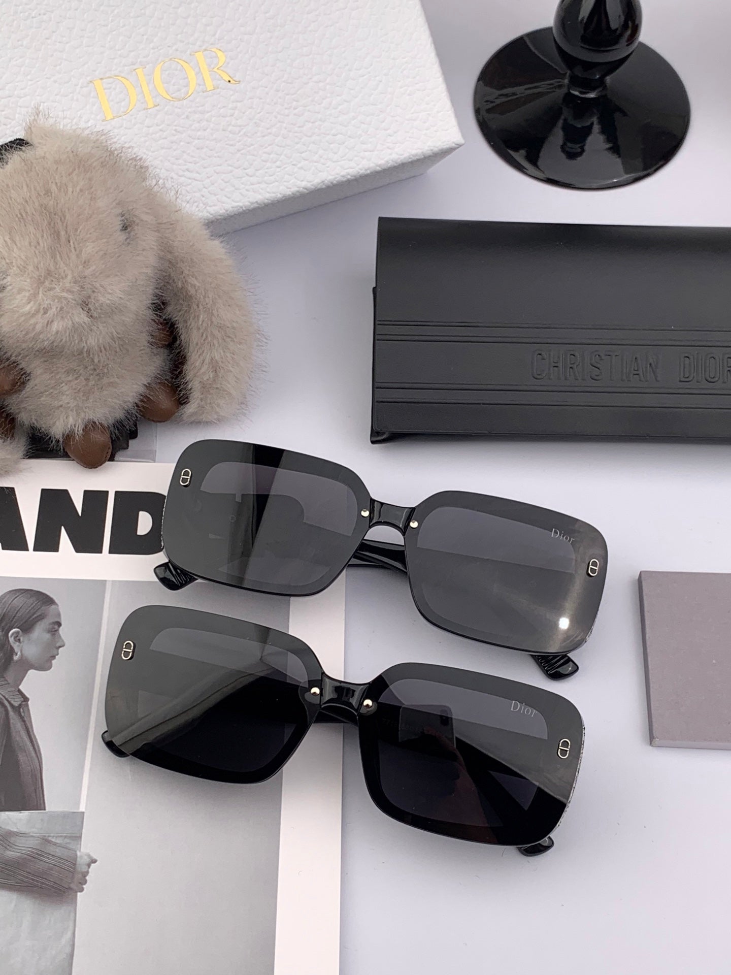 MONTAIGNE SUNGLASS CD5771 IN BLACK ACETATE
