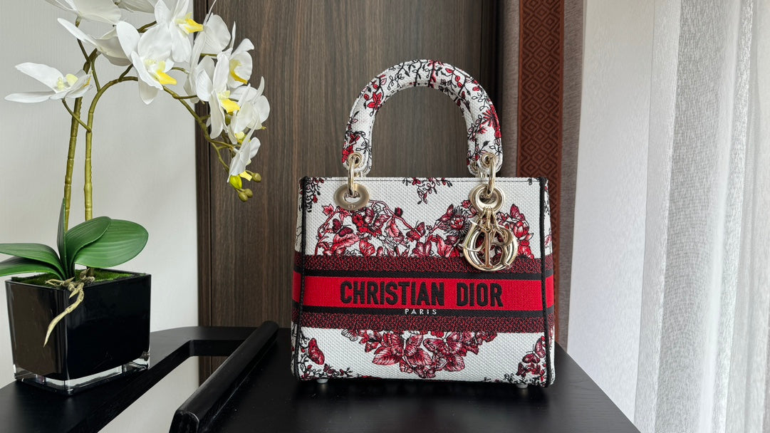 medium lady 24 red white embroidery