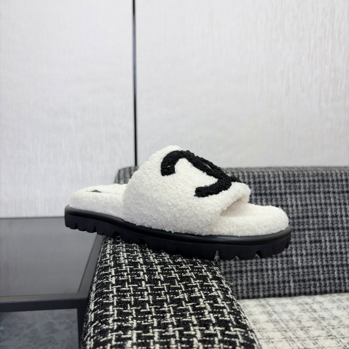 Chanel 2026 CC Logo Furry Sandals Chanel Wool 128102
