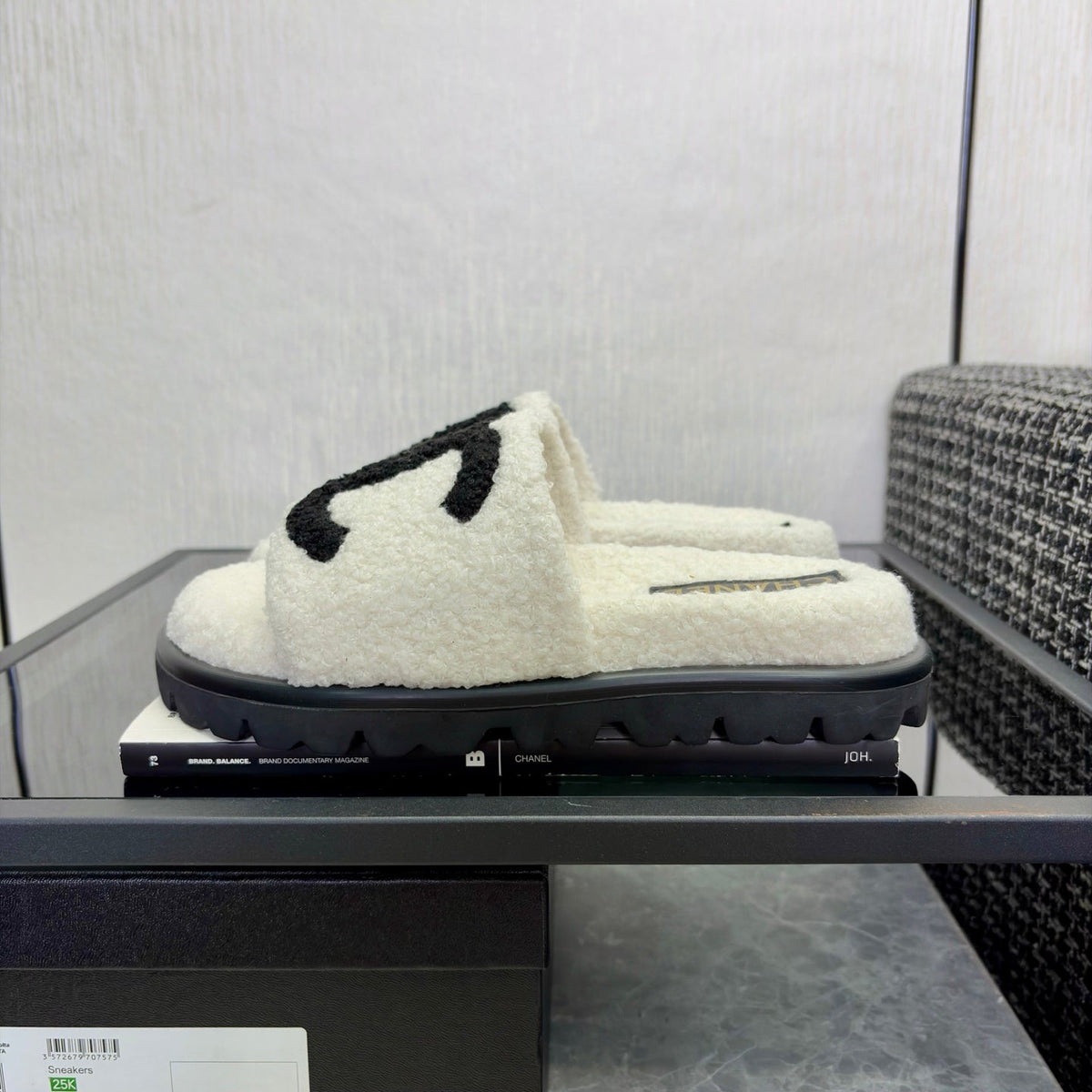 Chanel 2026 CC Logo Furry Sandals Chanel Wool 128102