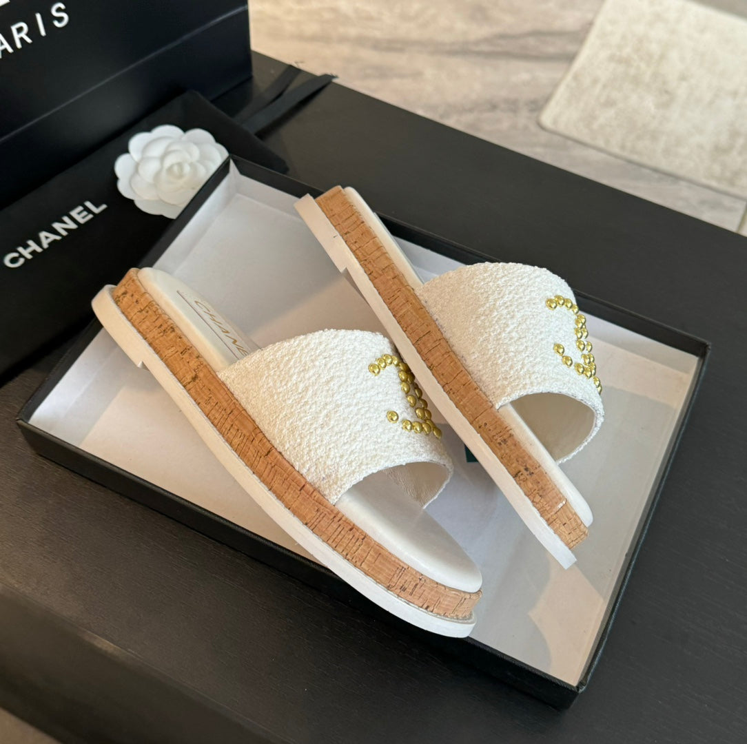 Double C Wood Grain Platform Slippers White Wool