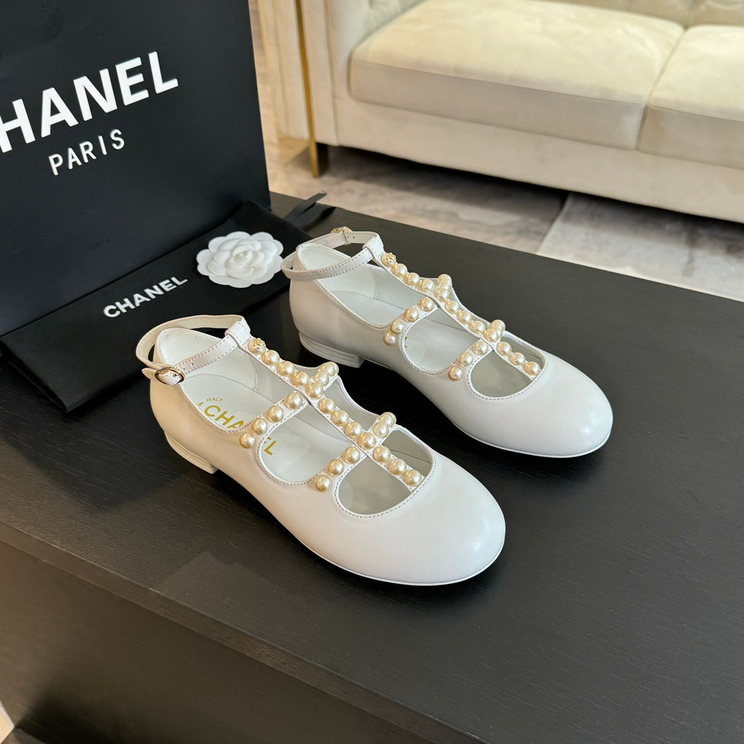 MARY JANES SHOES WHITE GOATSKIN WITH FAUX PEARL