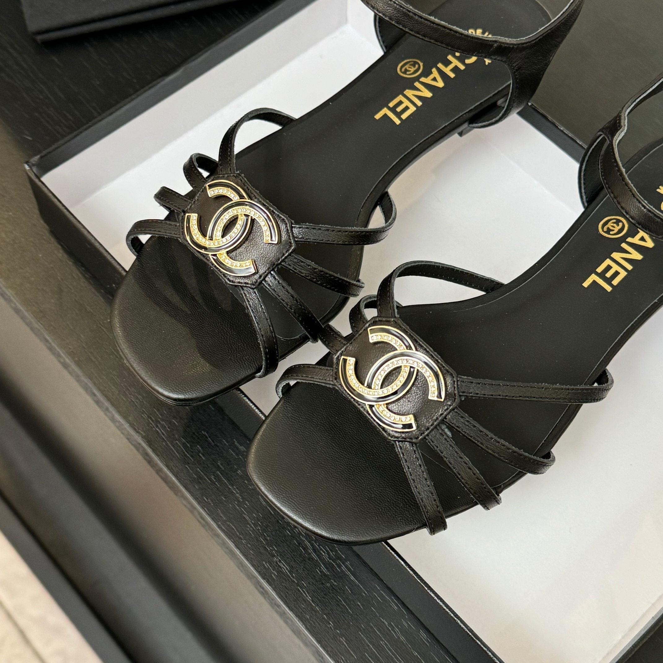 CC 15mm Sandal Black Sheepskin 212924