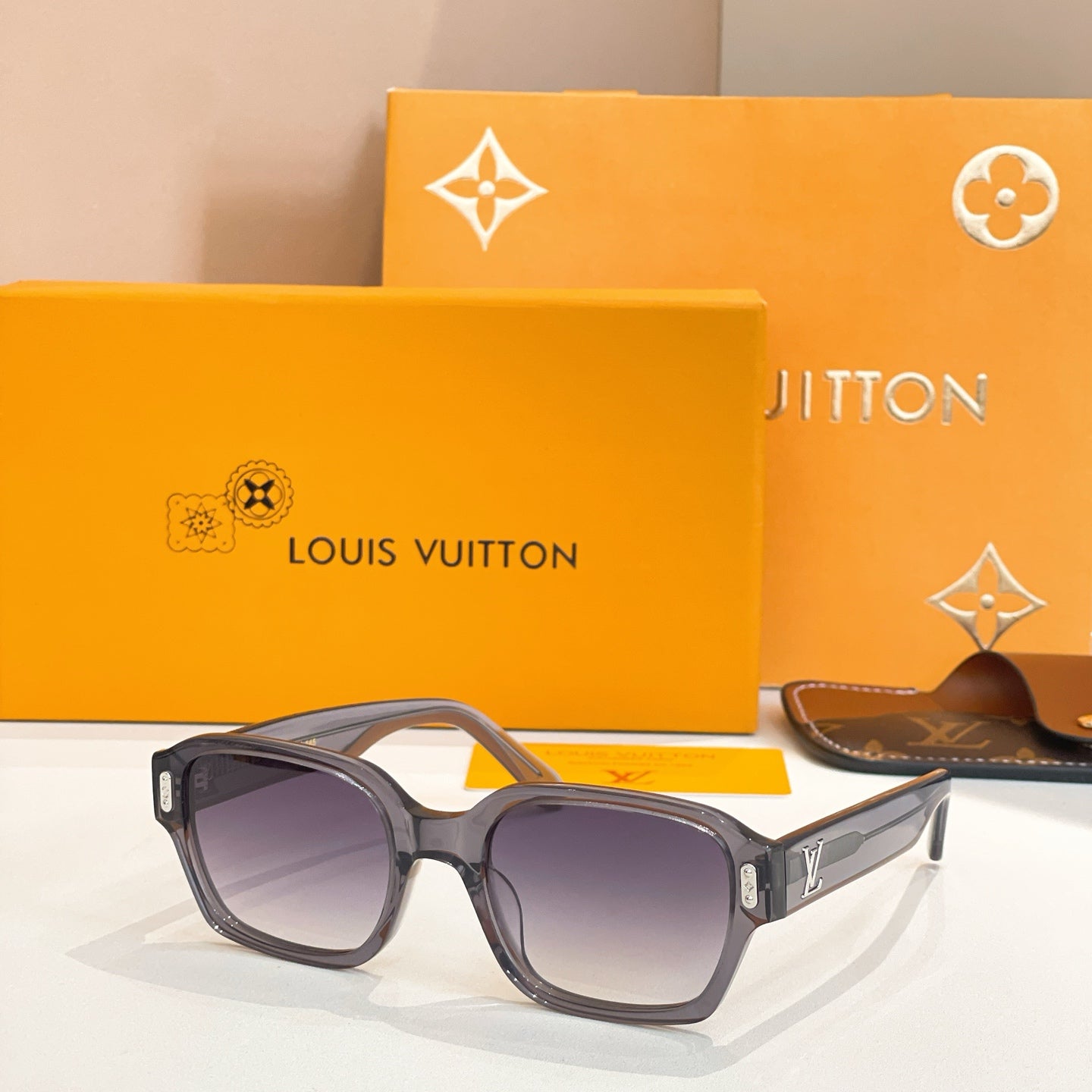 Louis Vuitton Sunglasses 674438