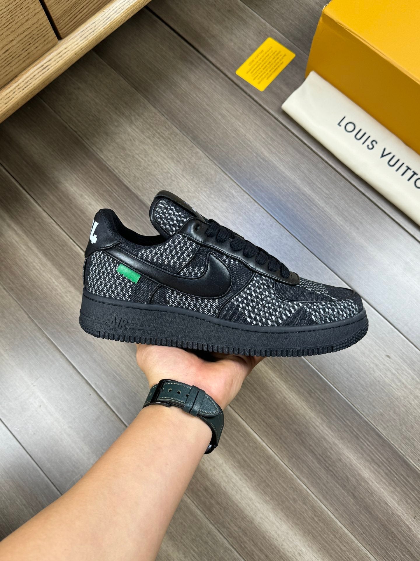 LV SNEAKER BLACK MIX WHITE CANVAS