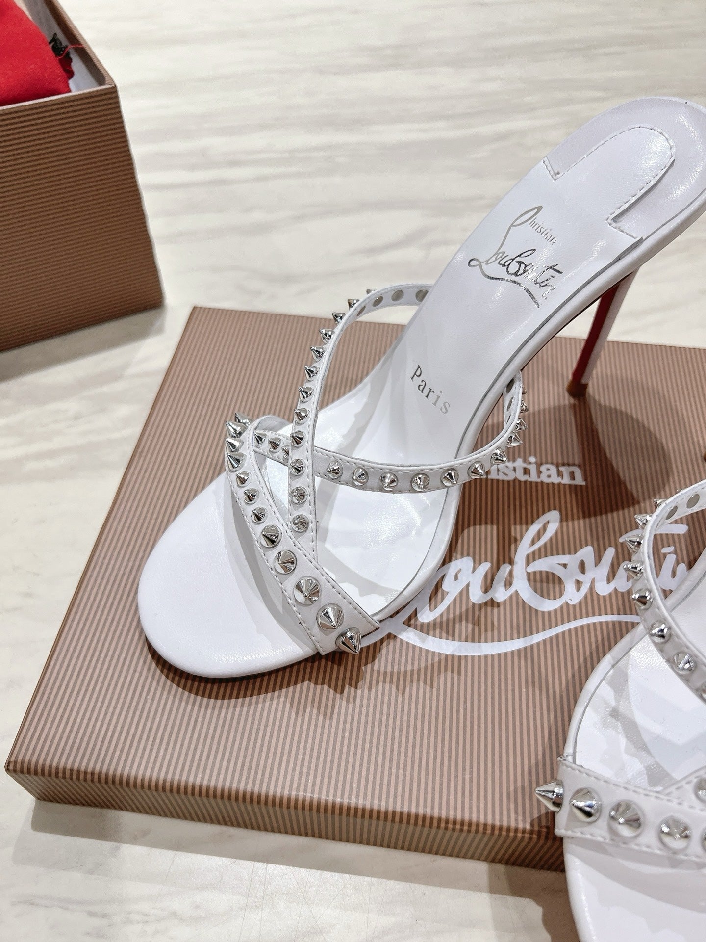 CL 25 Cross-Strap Slippers White Gloss Calf Patent Leather Rivets 314923