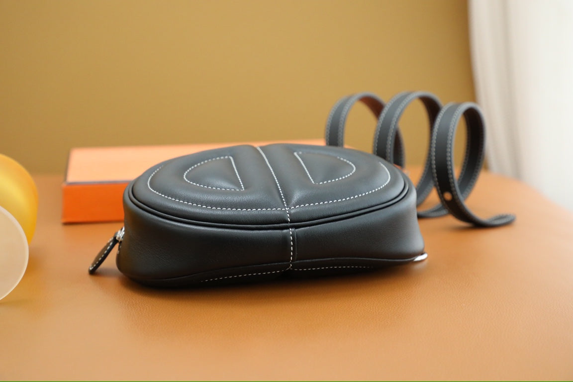 High-end Hermes 2026 In-the-Loop Belt Bag 19cm Swift Calfskin