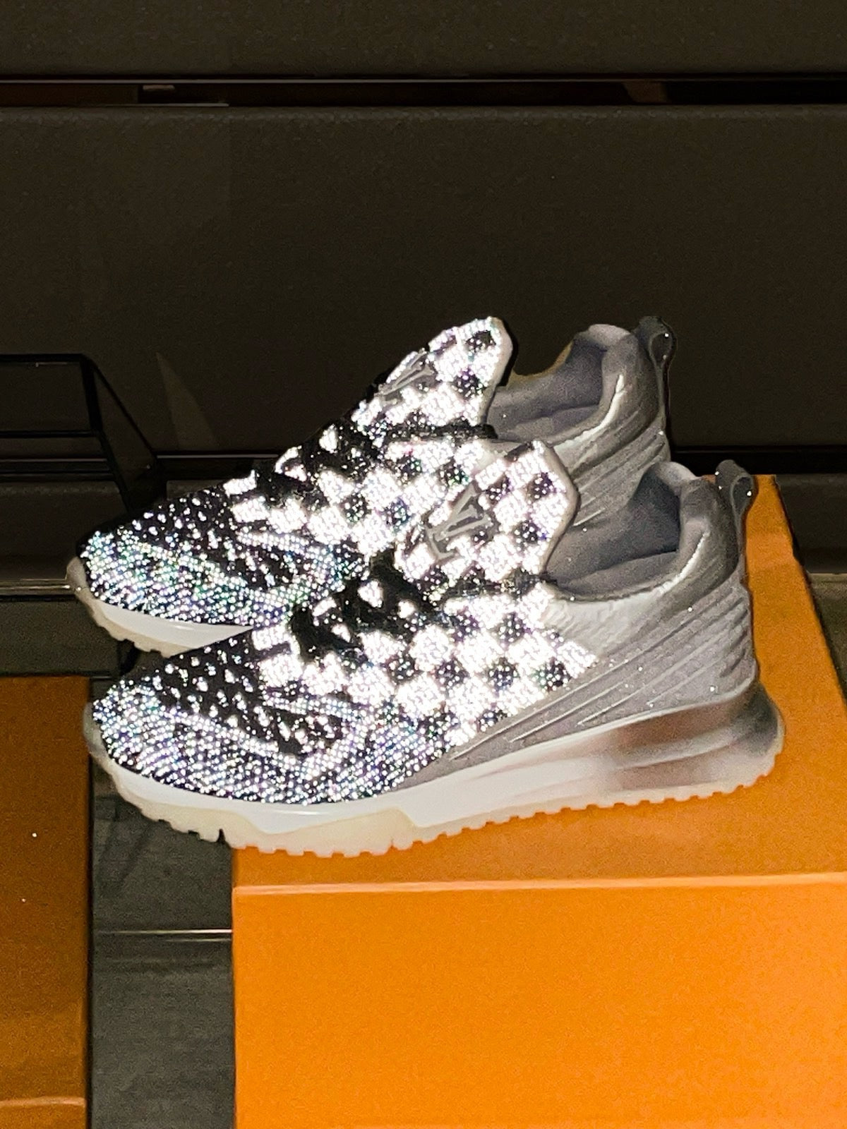 SNEAKERS IN SMOKE GREY MESH BREATHABLE AND RUBBER