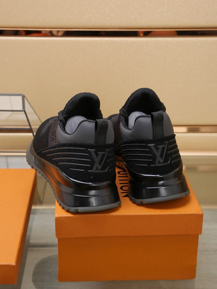 SNEAKERS IN BLACK MESH BREATHABLE AND RUBBER