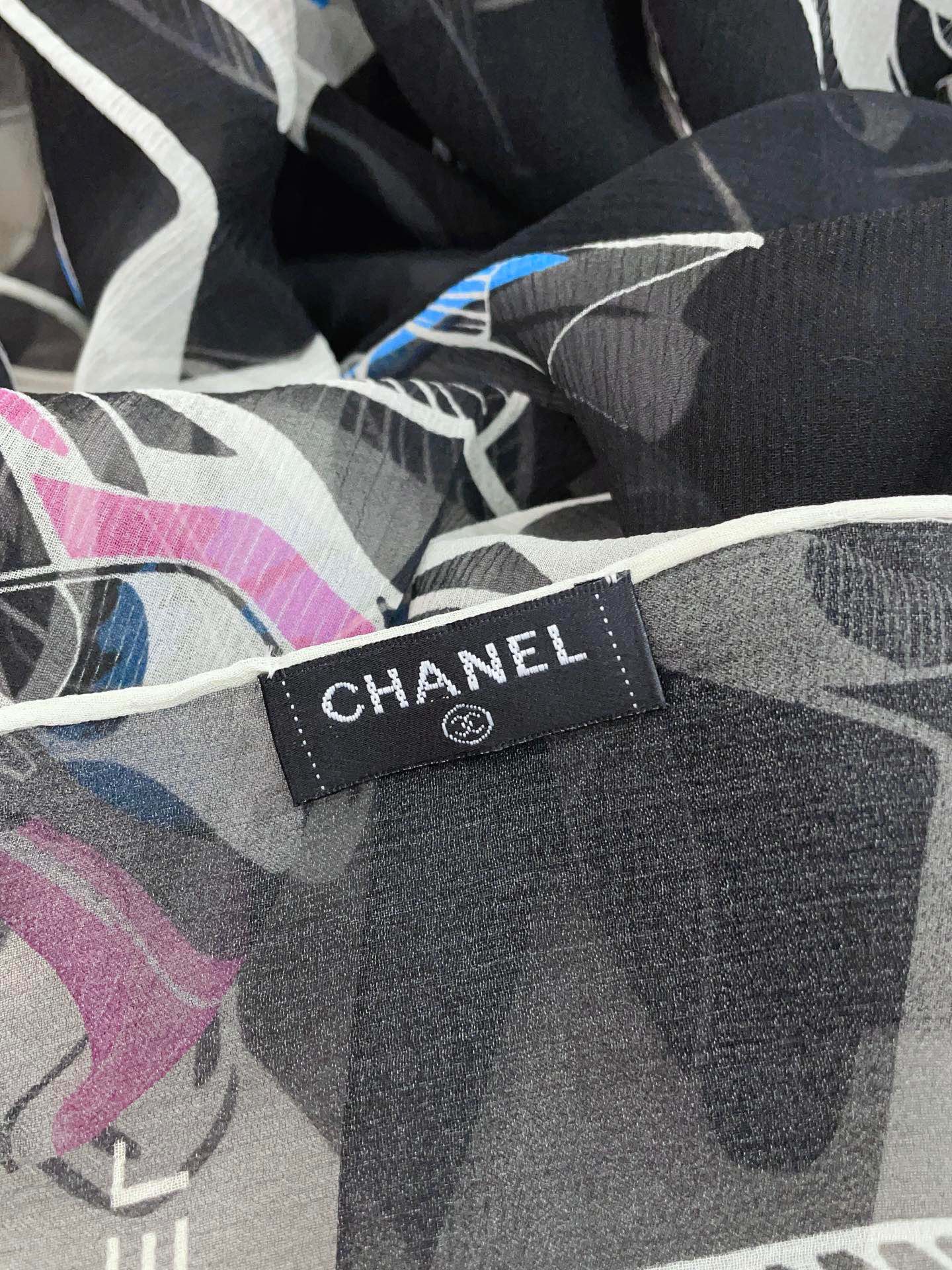 CC Square Scarf 110 CM In Colorful Shunyu Qiao Silk  190025