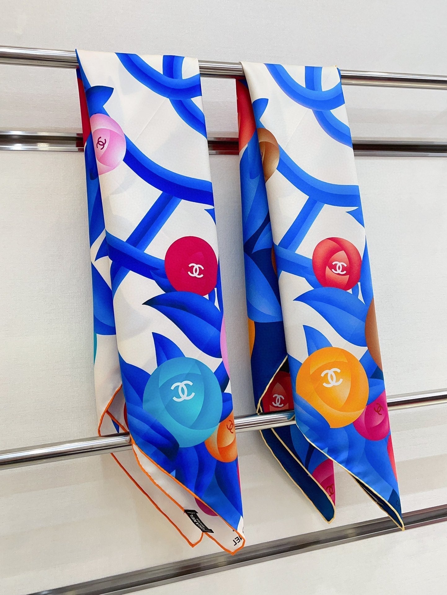 CC Square Scarf 90 CM In Colorful Silk Twill  193819