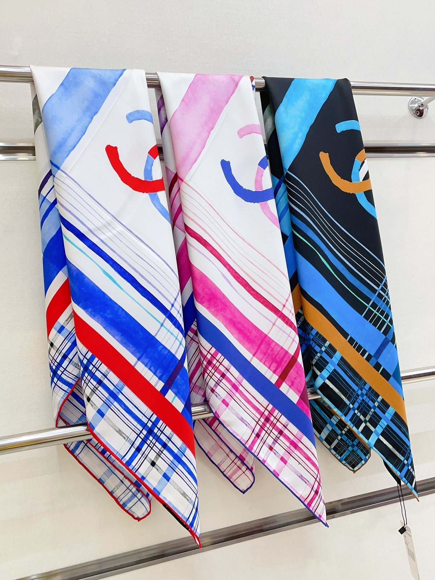 CC Square Scarf 90 CM In Colorful Silk Twill  217209