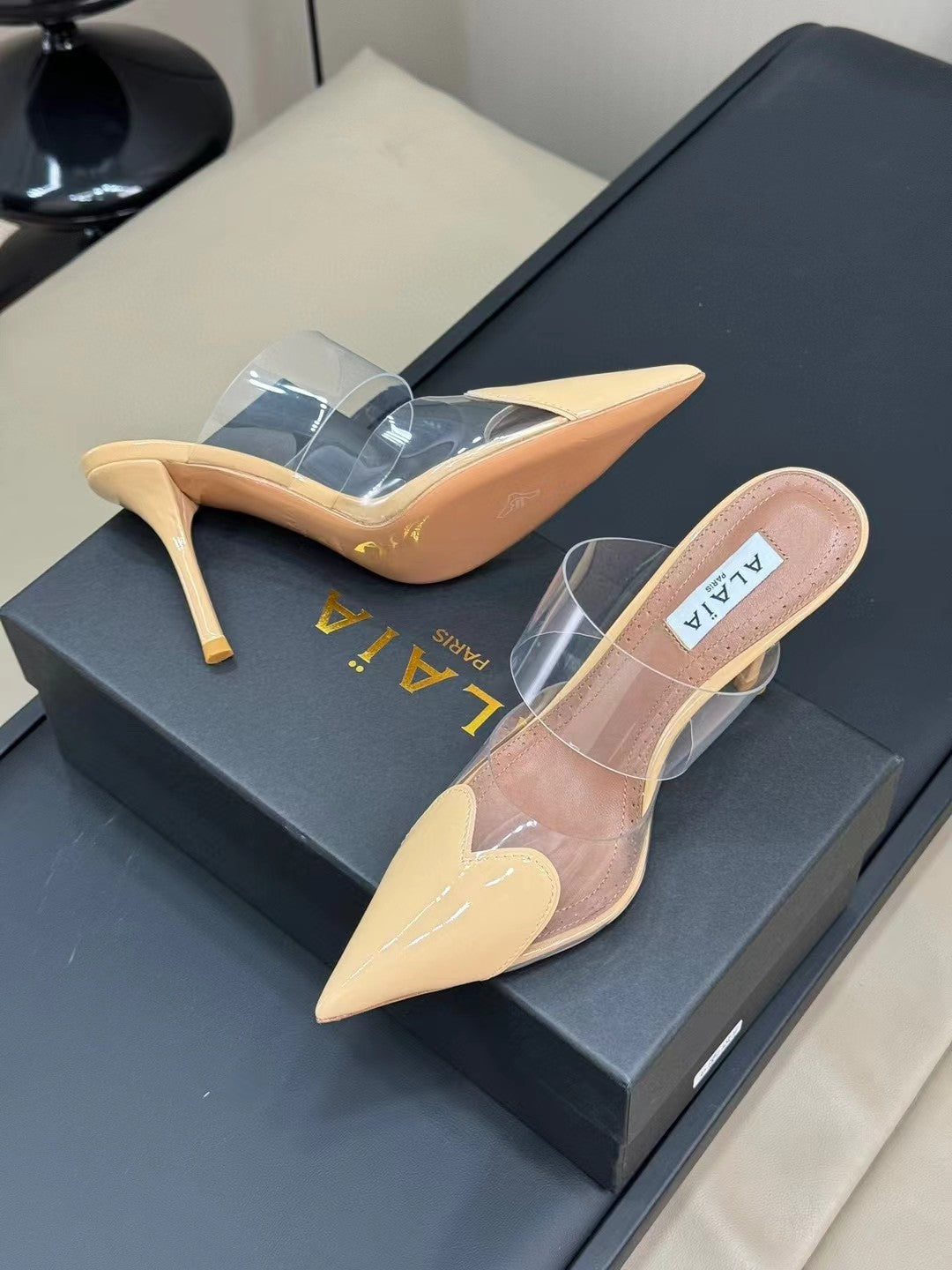 alaia mule 90 optic beige heart lambskin
