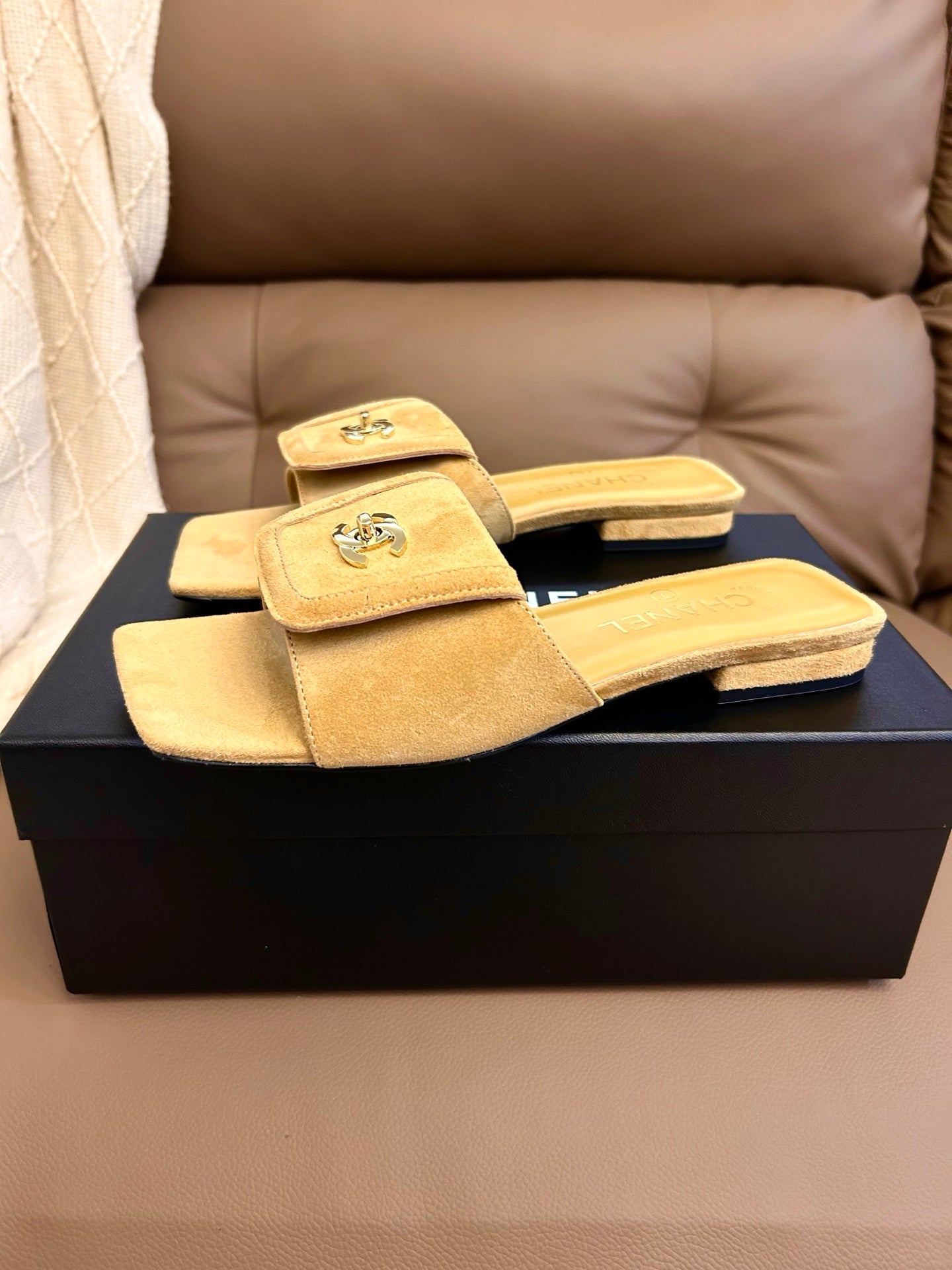 Chanel 2026 Mules Gold-Toned CC Logo Suede Leather 779274