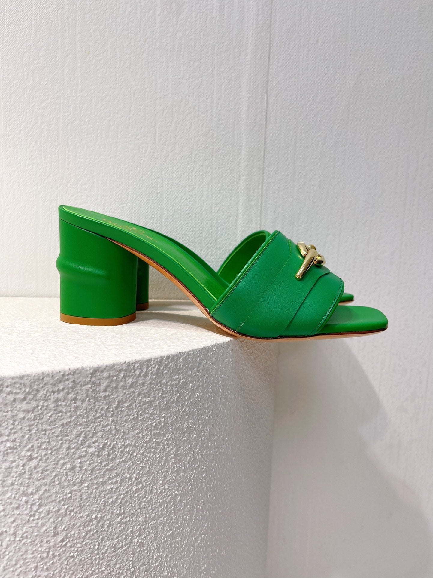 VT Leather Mules Green Cowhide 292869