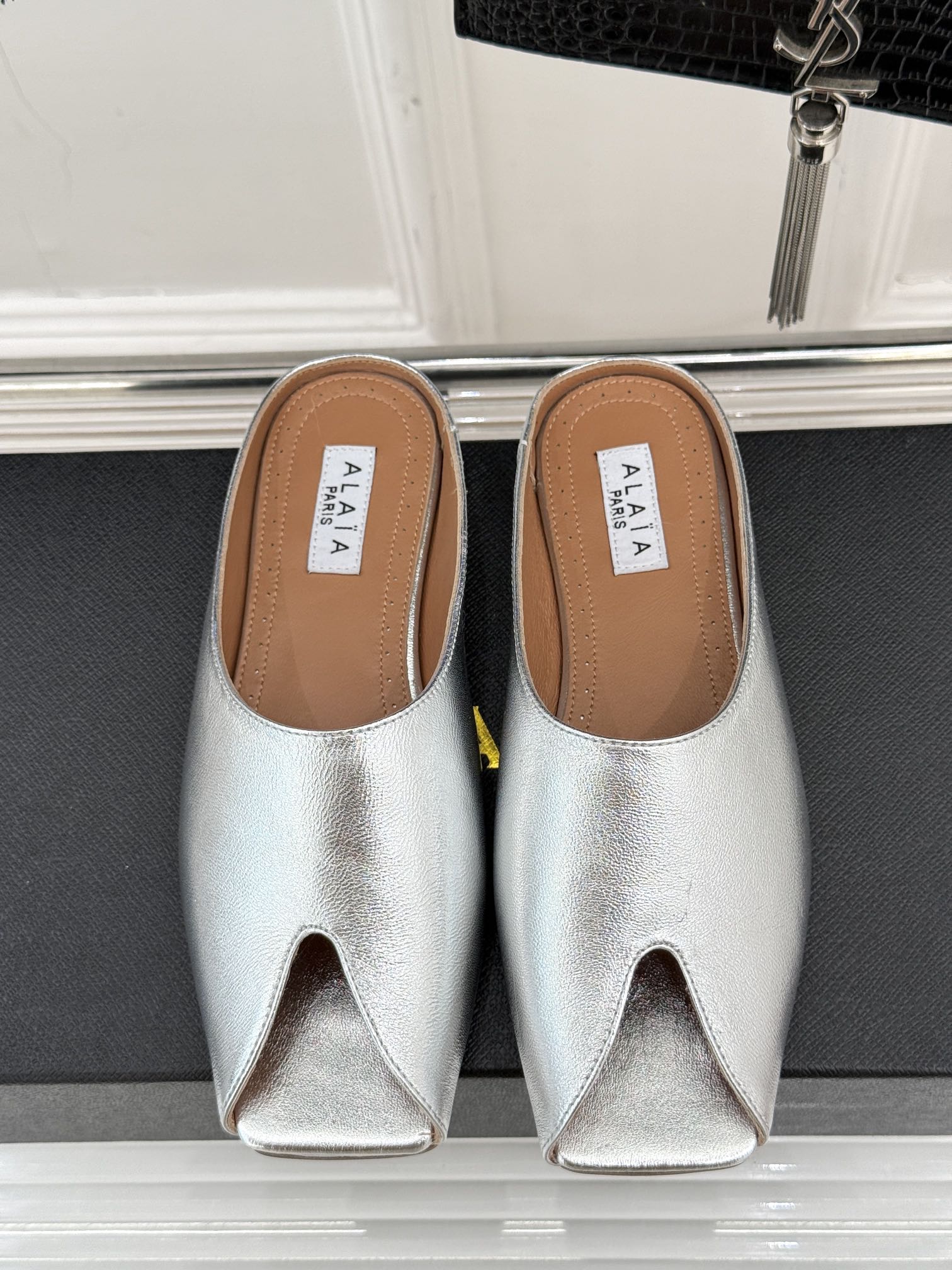 Alaia Slipper Silver Calfskin 293195