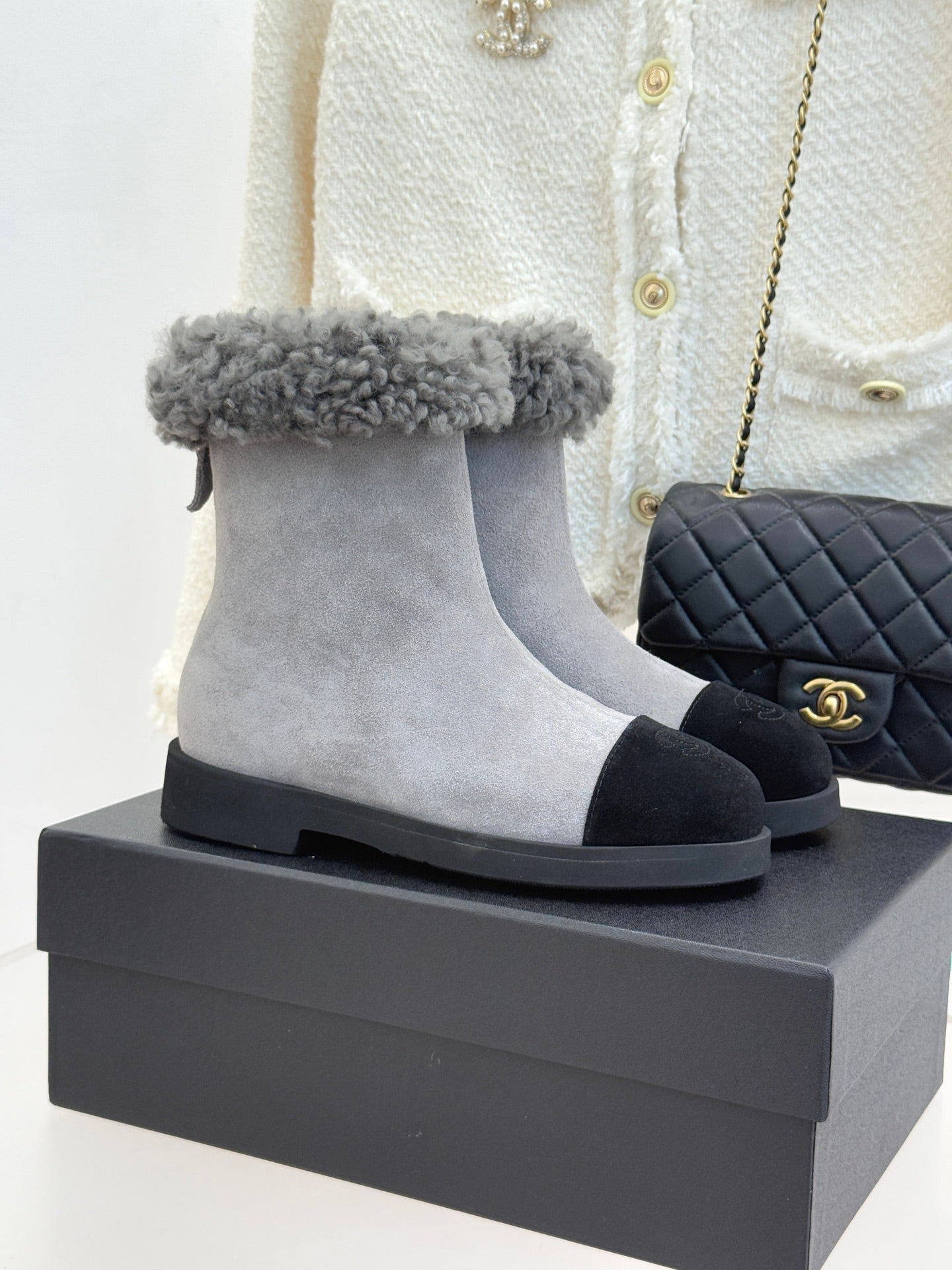 CC 25s Ankle Boots Gray Black Suede Wool 512067
